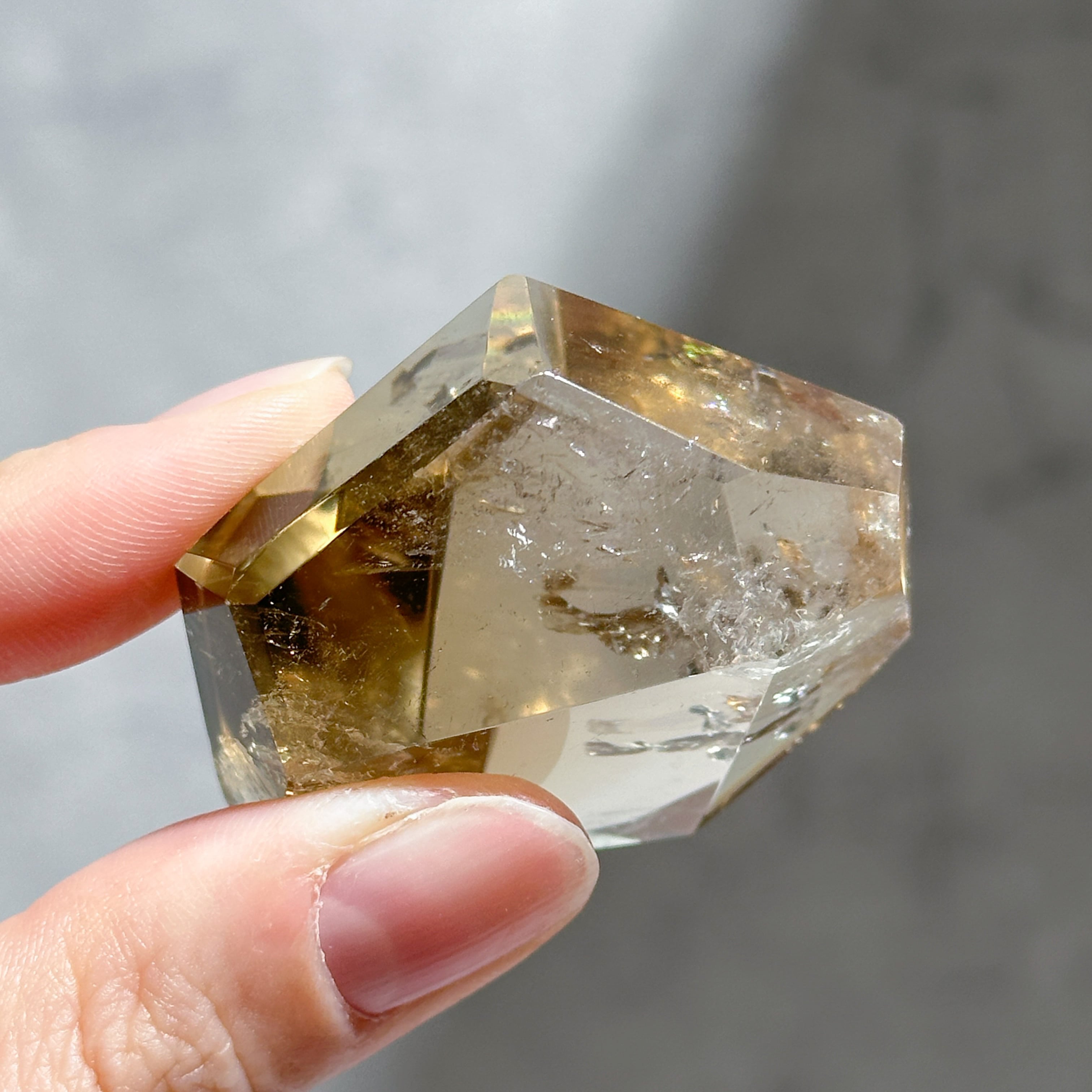 虹◎シトリン（黄水晶） フリーフォーム64◇ Citrine ◇ 天然石・鉱物