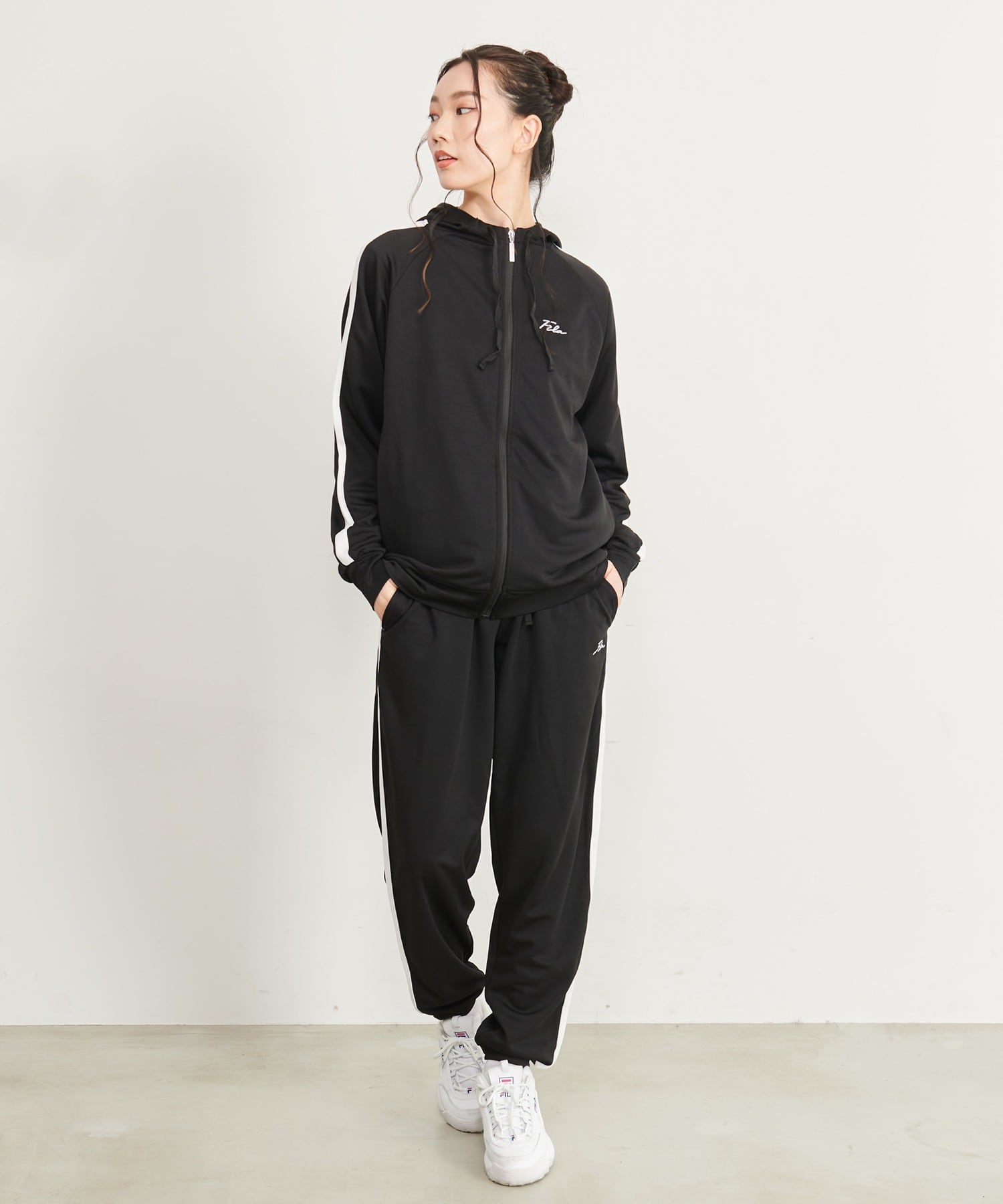 ユニセックス向けのブランドをメインにした、カジュアルな洋服や服飾