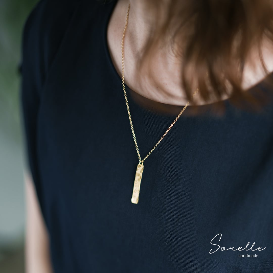 無垢真鍮のネックレス｜スクエア 槌目仕上げ | Sorelle .