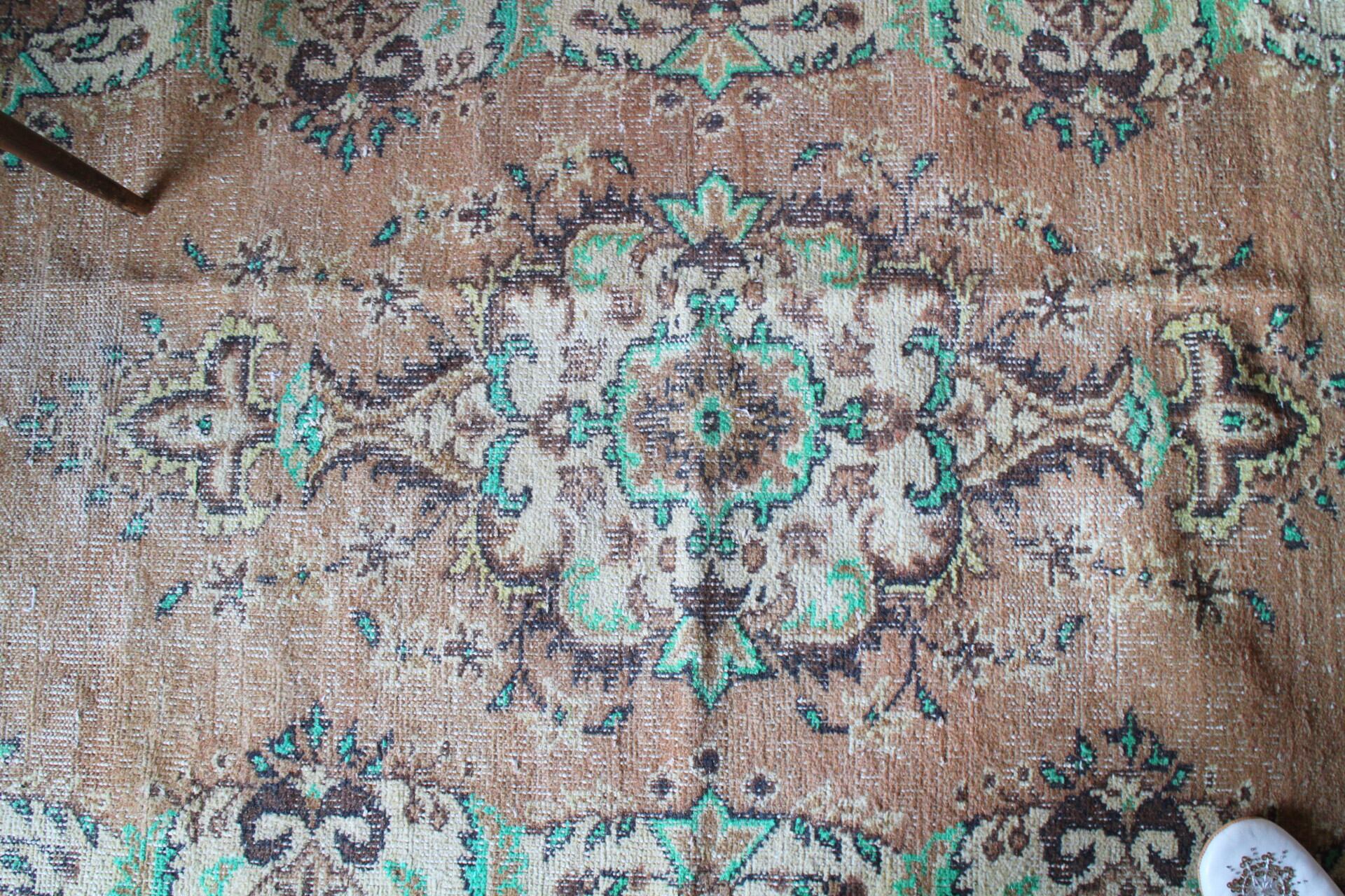 アナトリア地方トルコラグ 茶色と鮮やかミントグリーンのラグ | Riad Home