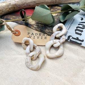 3-Chain Cream-Marble Pierce