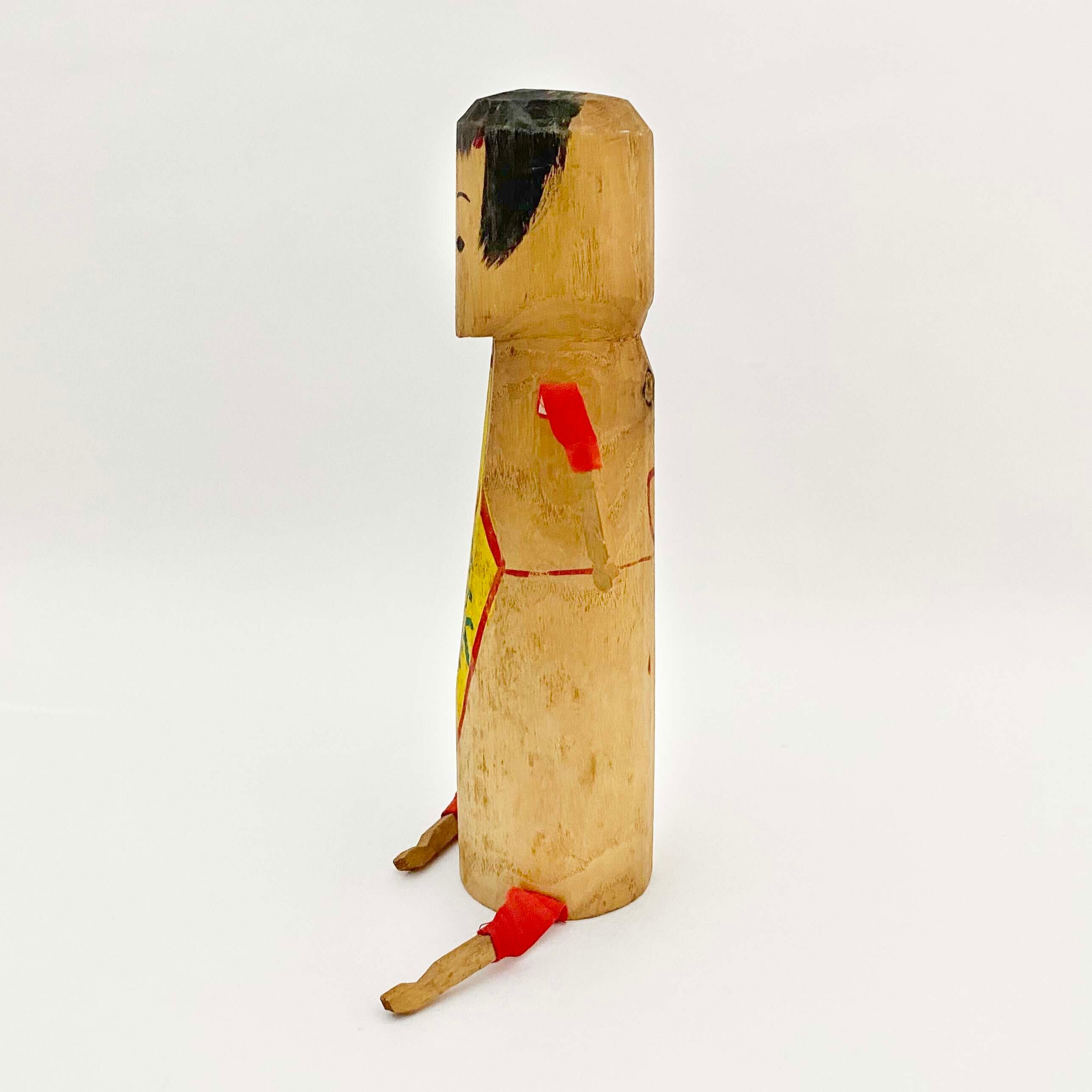 伝統木人形「おきんじょ」ハンカチ付き（大21cm）