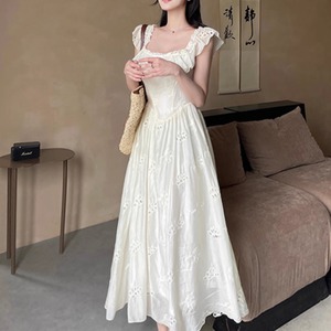 レディース スカート ワンピース ドレス ロングスカート レーススカート ミモレ スクエアネック Aライン フェミニン レース フリル リボン ハイウエスト 薄手 かわいい 大人可愛い きれいめ シンプル カジュアル 上品 おしゃれ レトロ こなれ感 ラフ ガーリー ルーズ 個性的 モード系 エレガント モダン 主役級 存在感 とろみ感 抜け感 ラブリー キュート ロマンティック ナチュラル 夏 デート お出かけ リゾート 休日 バカンス コーデ 美脚 脚長 モテ 清楚 インスタ映え S M L ホワイト