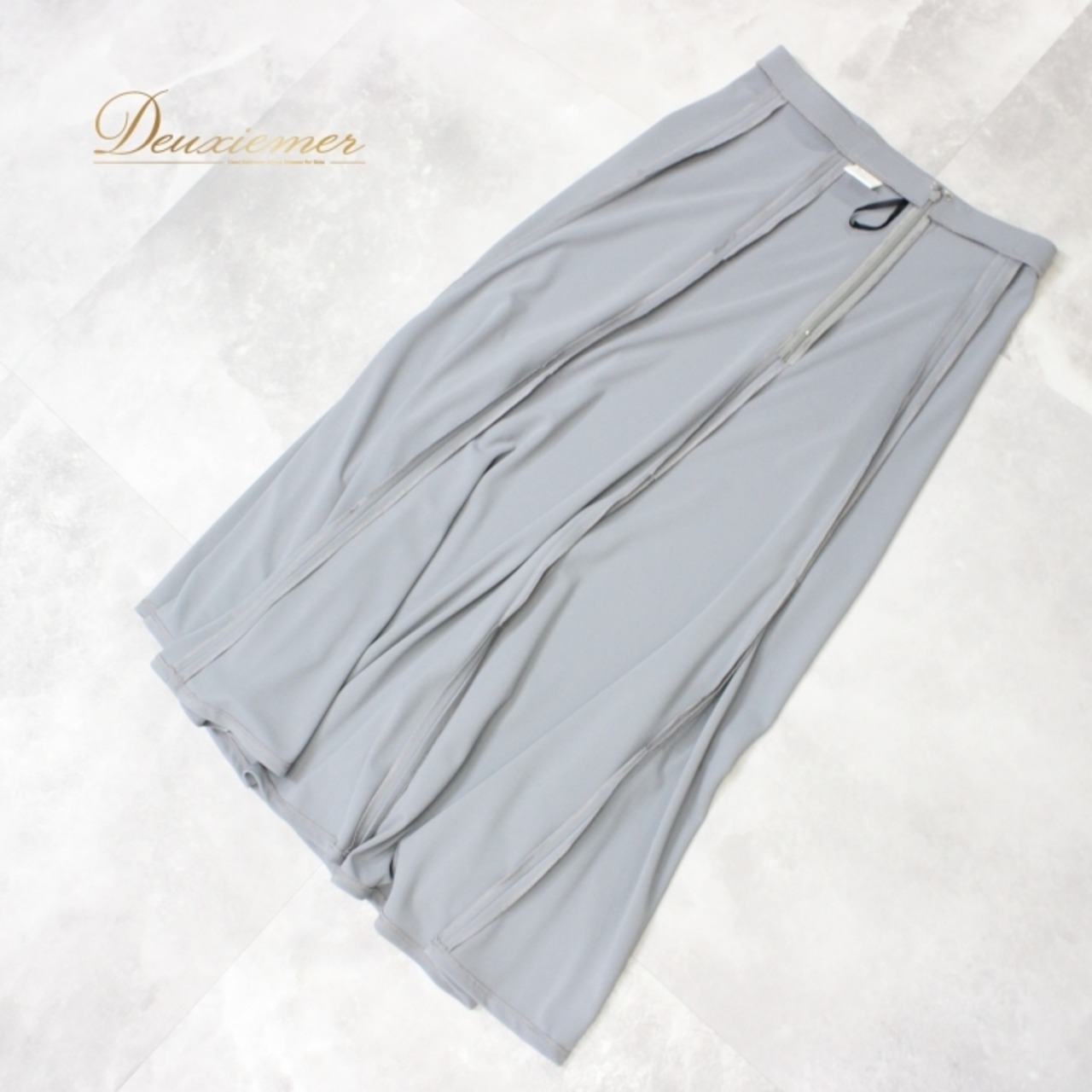 社交ダンス 衣装 スタンダード スカート レッスンウェア 女性用 レディース オールシーズン グレイ系 無地 シンプル 練習着 フォーマル 清楚 ポリエステル 伸縮性 有り 日本製 ライトグレー プロ用 ストレッチ 楽な着心地 発表会 ステージ 衣装 おしゃれ 上品 ダンスウェア スカートスタイル フレアスカート カジュアル シンプルデザイン 脚長効果