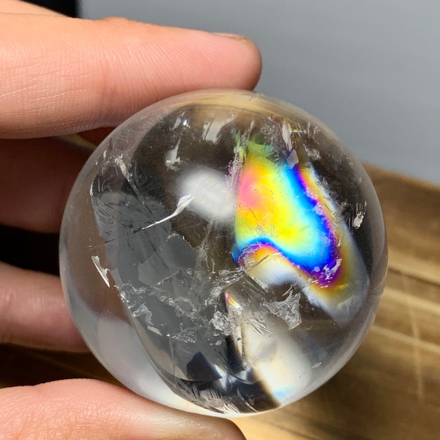 5.広範囲美レインボー☆透明アイリスクォーツスフィア・台座付き