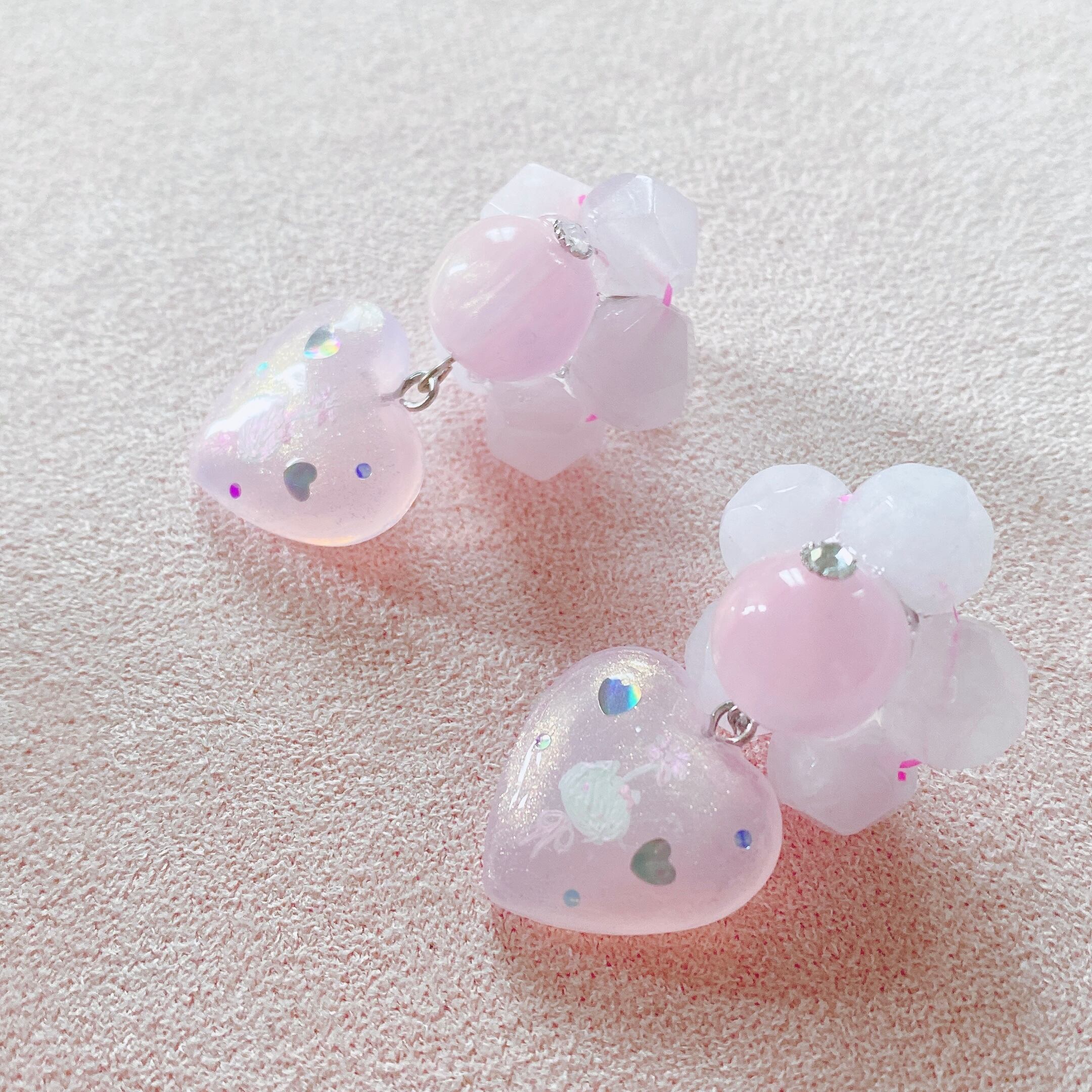 My Little Kittie ꙳ 天然石×handpaint 耳飾り (ピンク系)