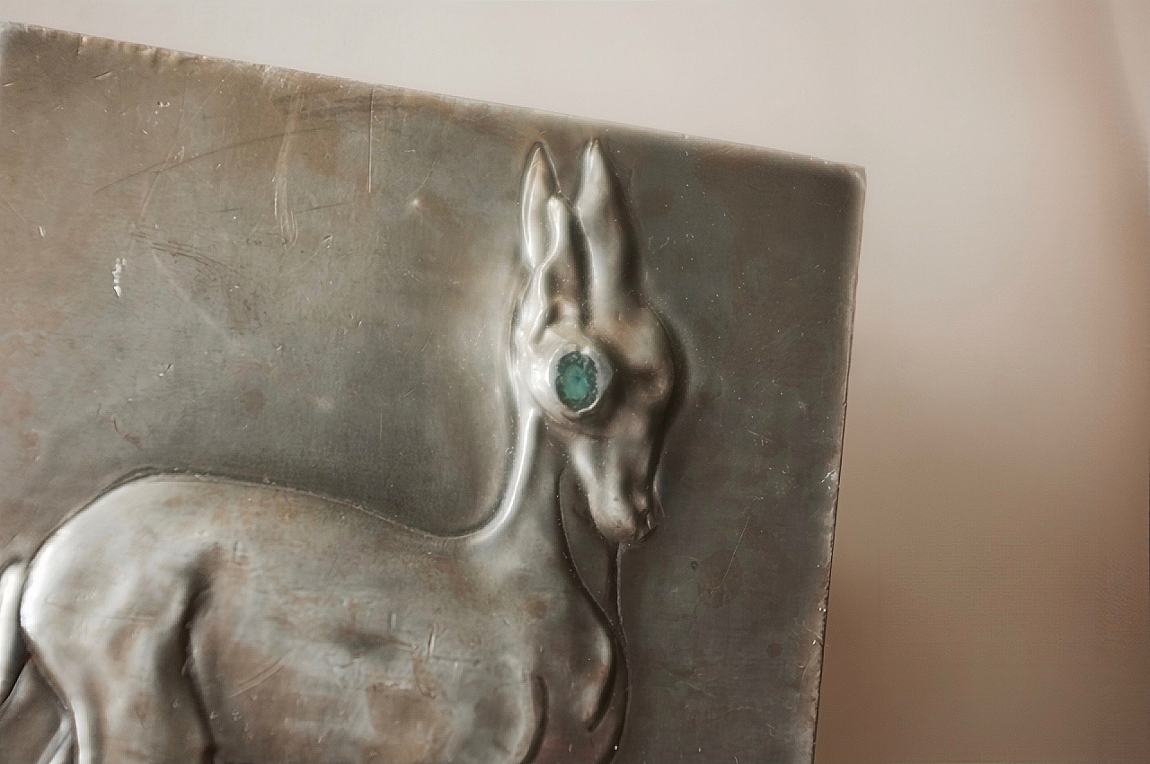 フランス 雌鹿と青い瞳とマッチホルダー エタン製 アンティーク