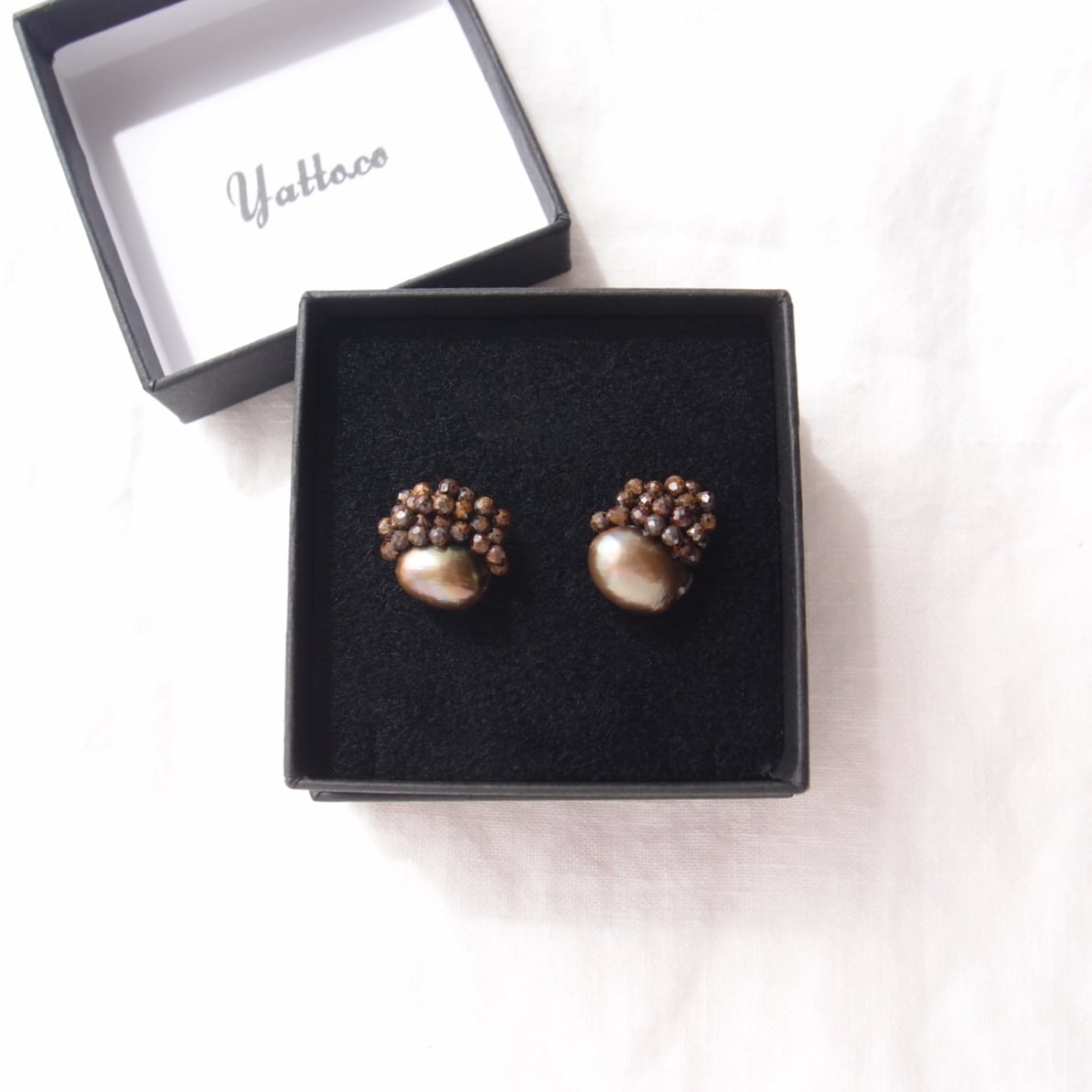 【天然石刺繍/ピアス】 Baroque Pearl × Bronzite Earrings
