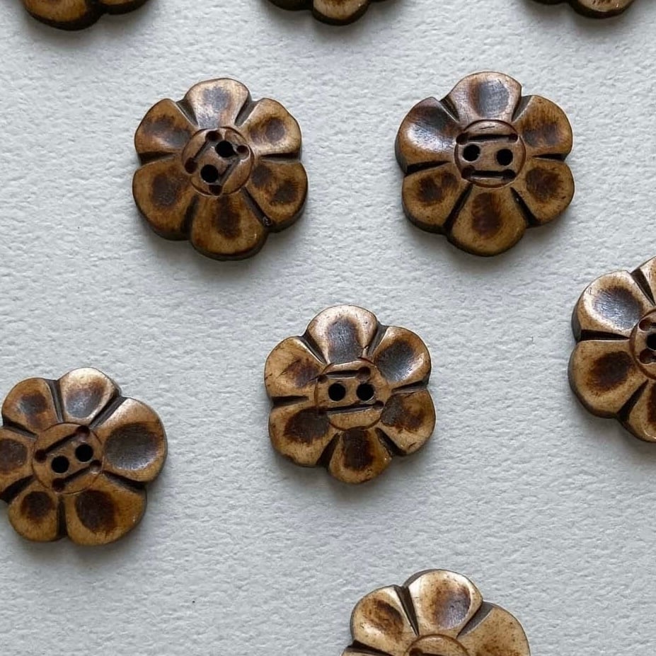 〈再入荷〉お花模様カウボーン2穴ボタン(20mm)