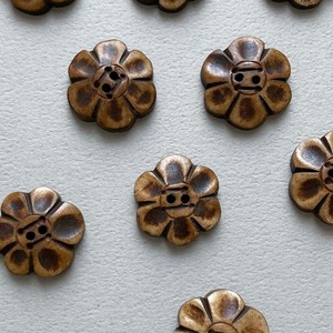 〈再入荷〉お花模様カウボーン2穴ボタン(20mm)