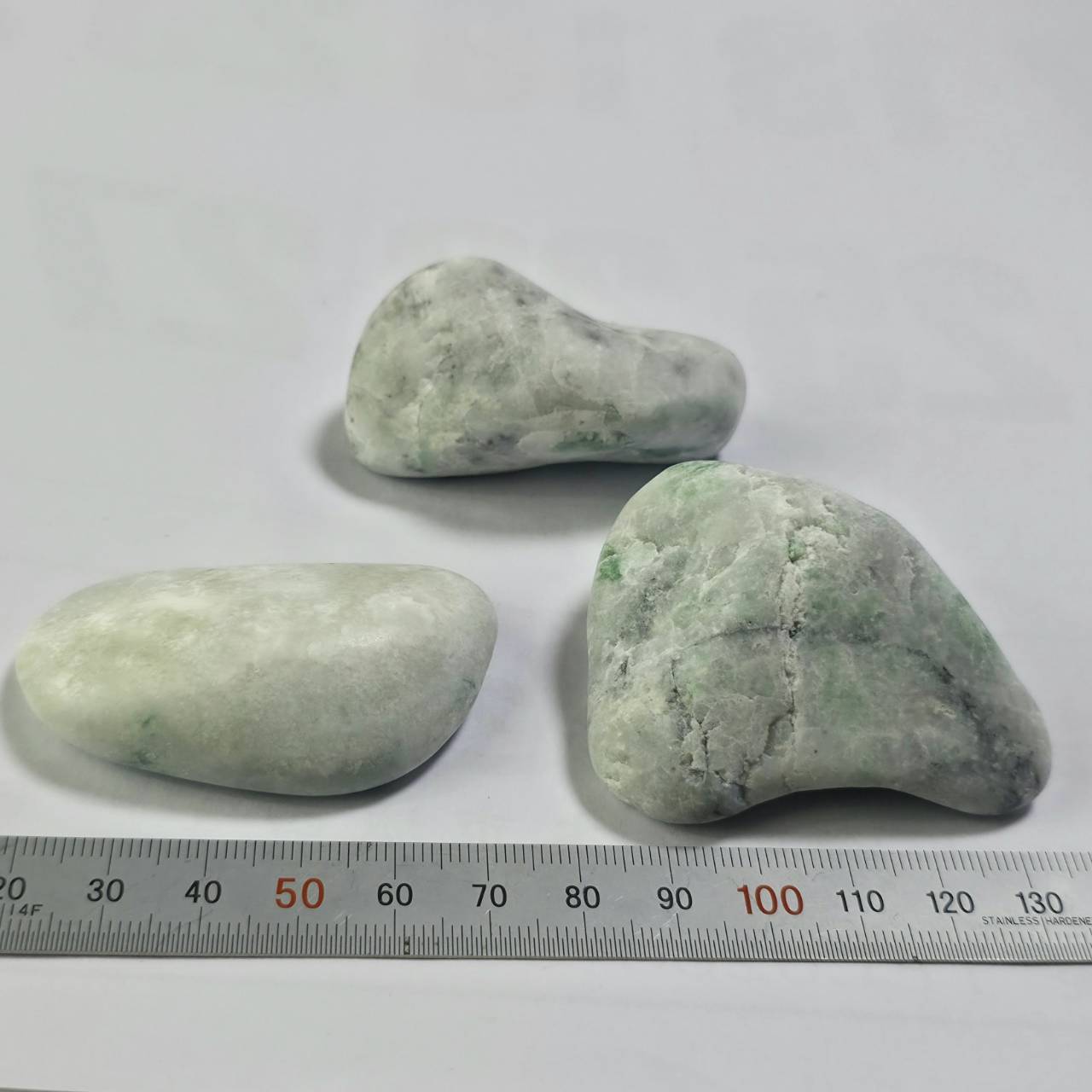 入コン沢勾玉:糸魚川翡翠 BMT0548 | 糸魚川翡翠工芸家 赤羽可行BASE