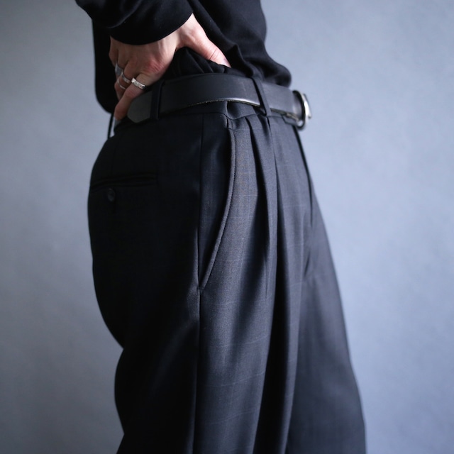 2-tuck tapered silhouette grid pattern black wide slacks