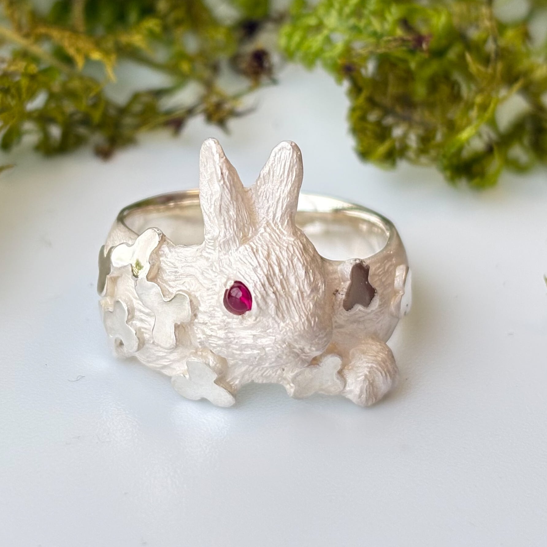 DECOvienya DE-113B 子ウサギとクローバーのリング(ブラック) | DECOvienya