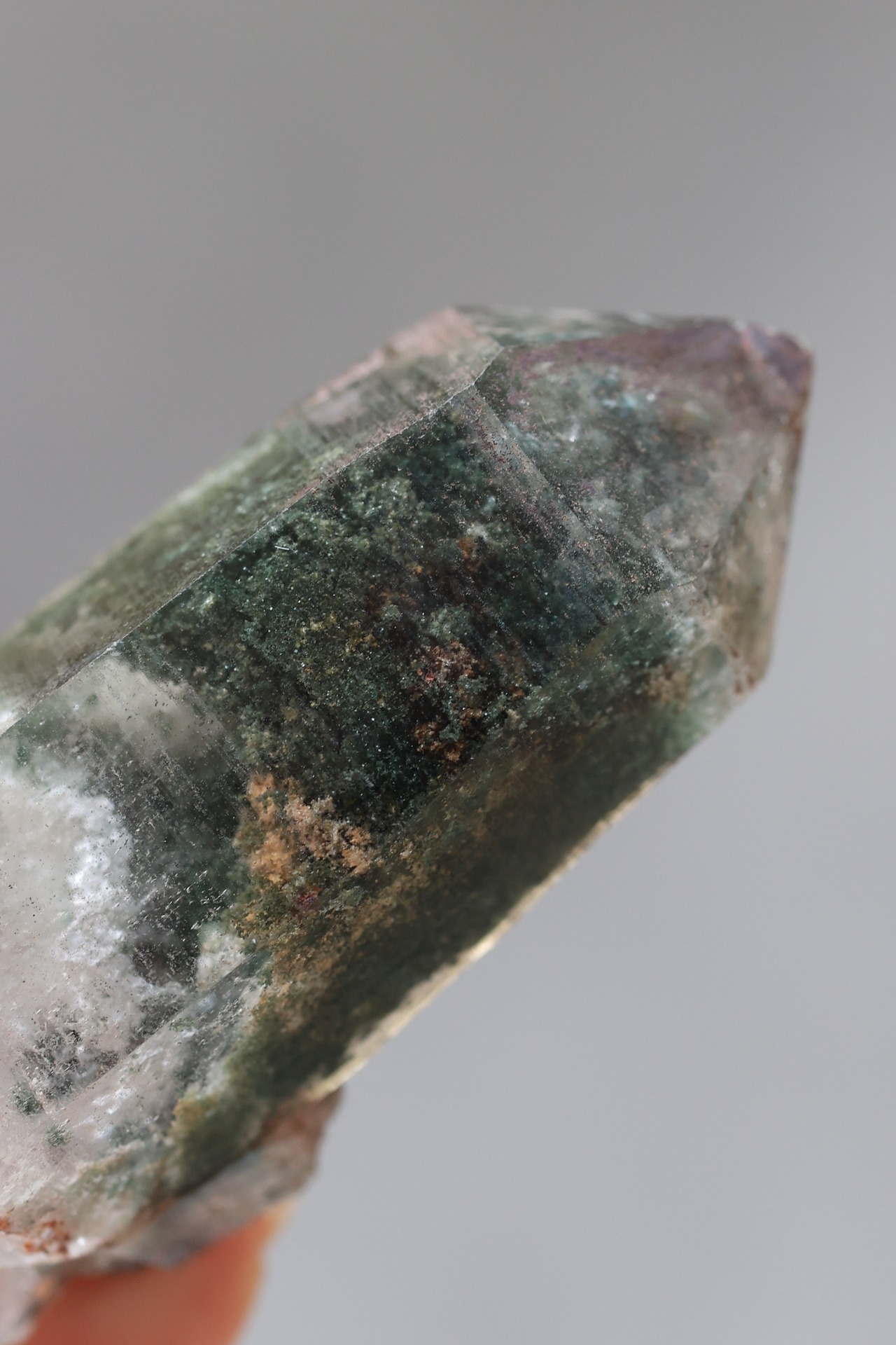 ヒマラヤクォーツwithグリーンクローライト 「自然の記憶」 Himalaya Quartz with Green  Chlorite ◇ 天然石・鉱物・パワーストーン・原石 | st00359