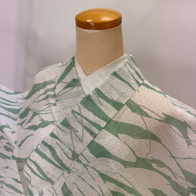 小紋 夏 絽 夏小紋 洗える着物 裄65.2cm 身丈164.2cm 花柄 お洒落着 普段着 ポリエステル 白 美品 M サイズ 5592