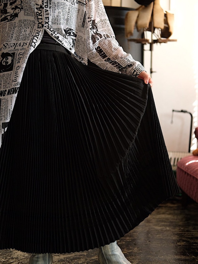 Accordion pleats black skirt