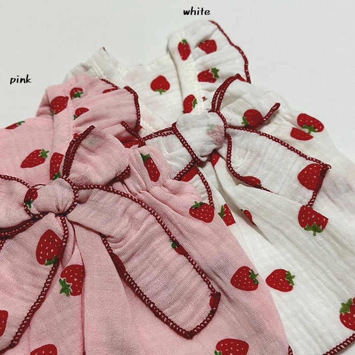 【SALE】 strawberry cotton onepiece S ~ XL 2color  /  犬服 春夏 新作 ワンピース リボン イチゴ柄 ドレス コットン 可愛い ドッグウェア スカート ピンク シャーリング フリル袖 お揃い