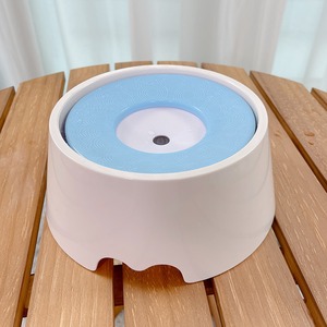 【GOODS】6色展開ヒゲも濡れないシンプルペット浮力給水器