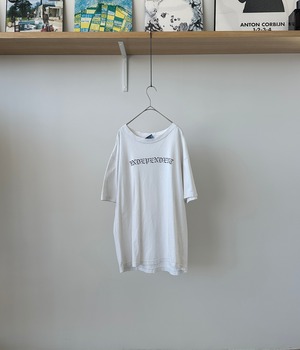 -INDEPENDENT- Vintage 90s L Print T-Shirt old english