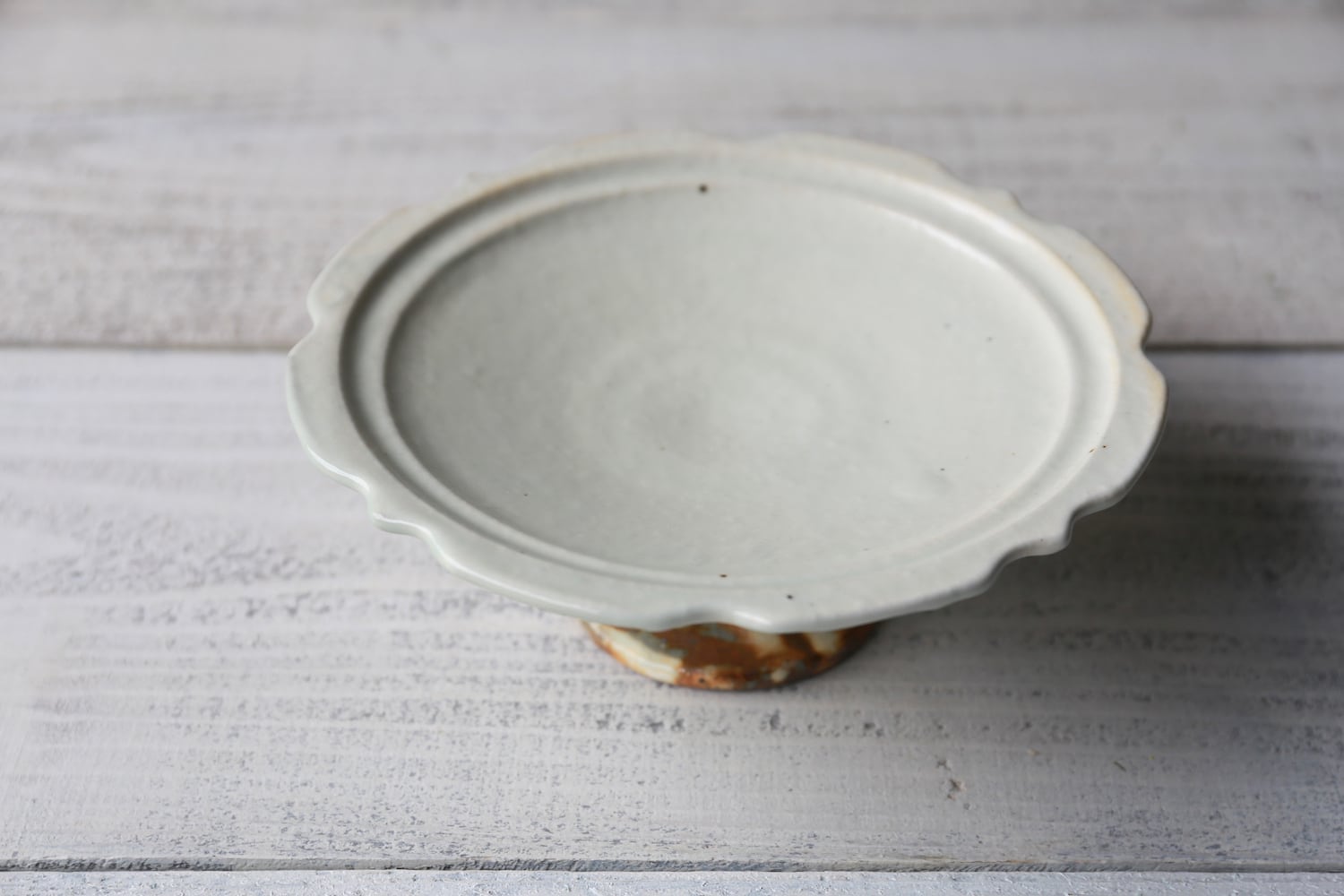 鉄散 彫刻コンポート皿 大（18cm） | 古谷製陶所