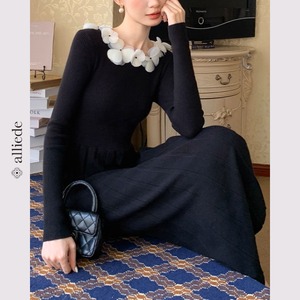 フラワーモチーフニットプリーツワンピース　A3235