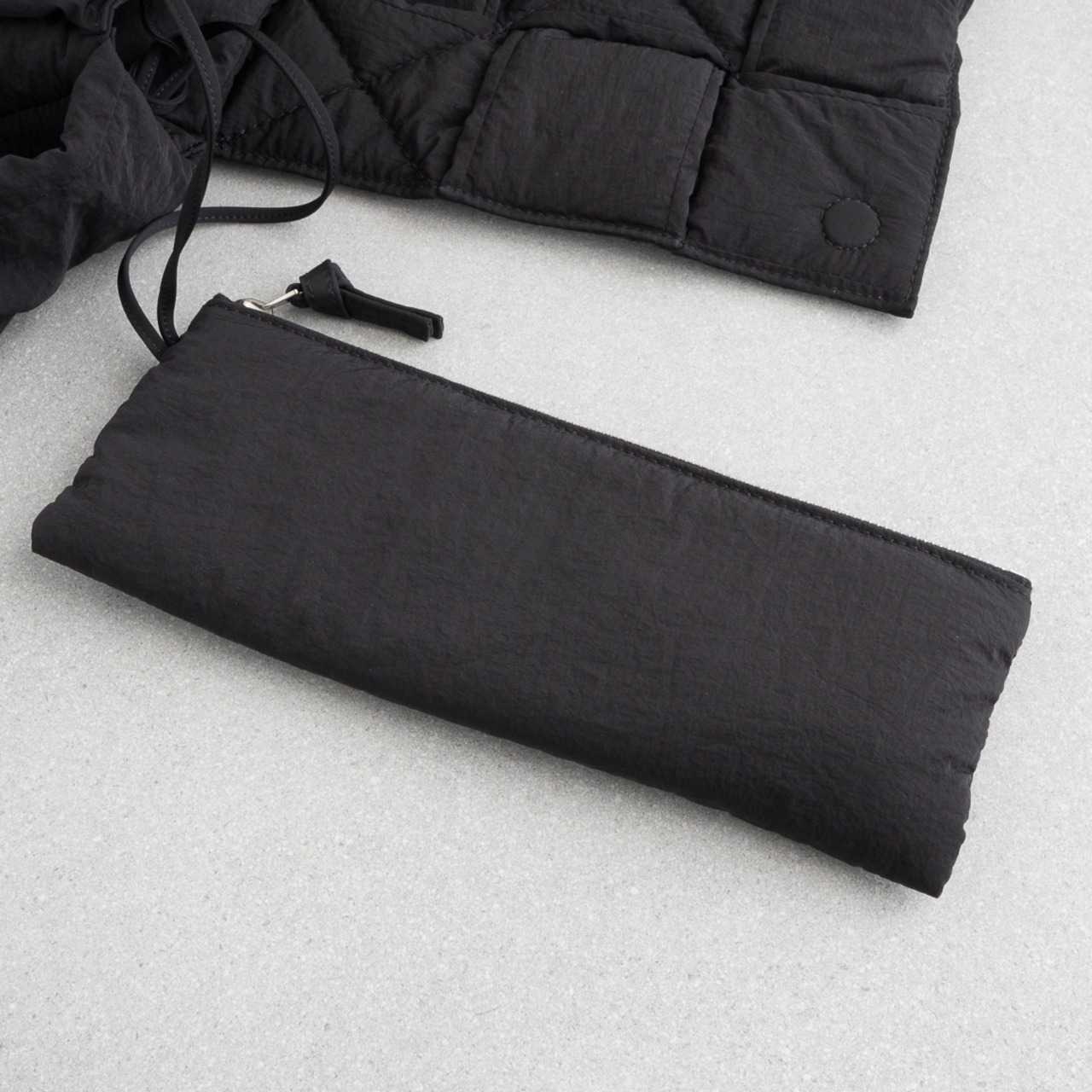 ボッテガヴェネタ パデッド テック カセット ショルダーバッグ ブラック ナイロン