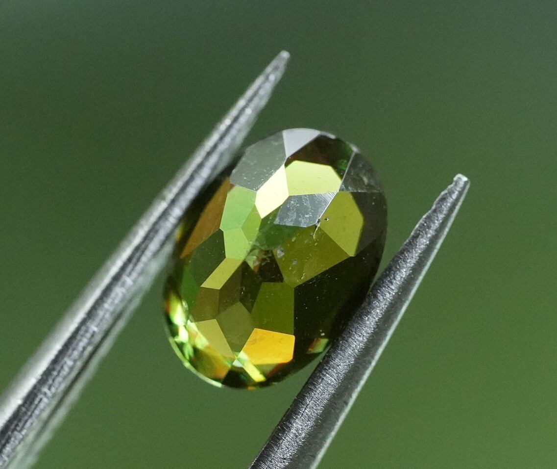 0.57 ct ☆Sphene スフェーン s1218 | Funky garuda Stone (ファンキー