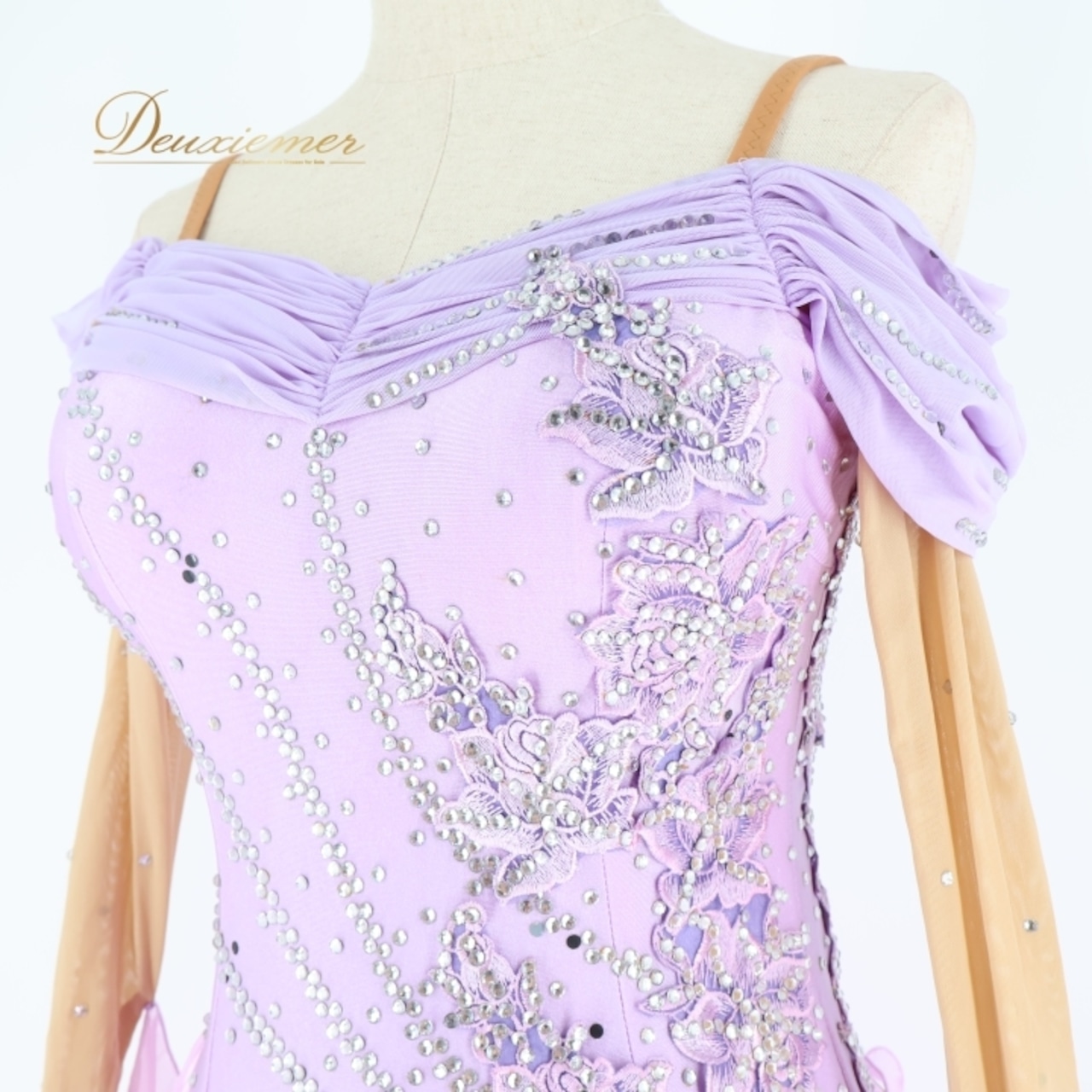 社交ダンス 衣装 スタンダードドレス ワンピース ドレス スタンダード ラベンダー 紫 フリル フロート デモ 競技 ダンス パーティ 発表会 レース 光沢 パープル系 フェミニン おしゃれ 可愛い ふんわり ショー 楽しい キラキラ 上品 輝き