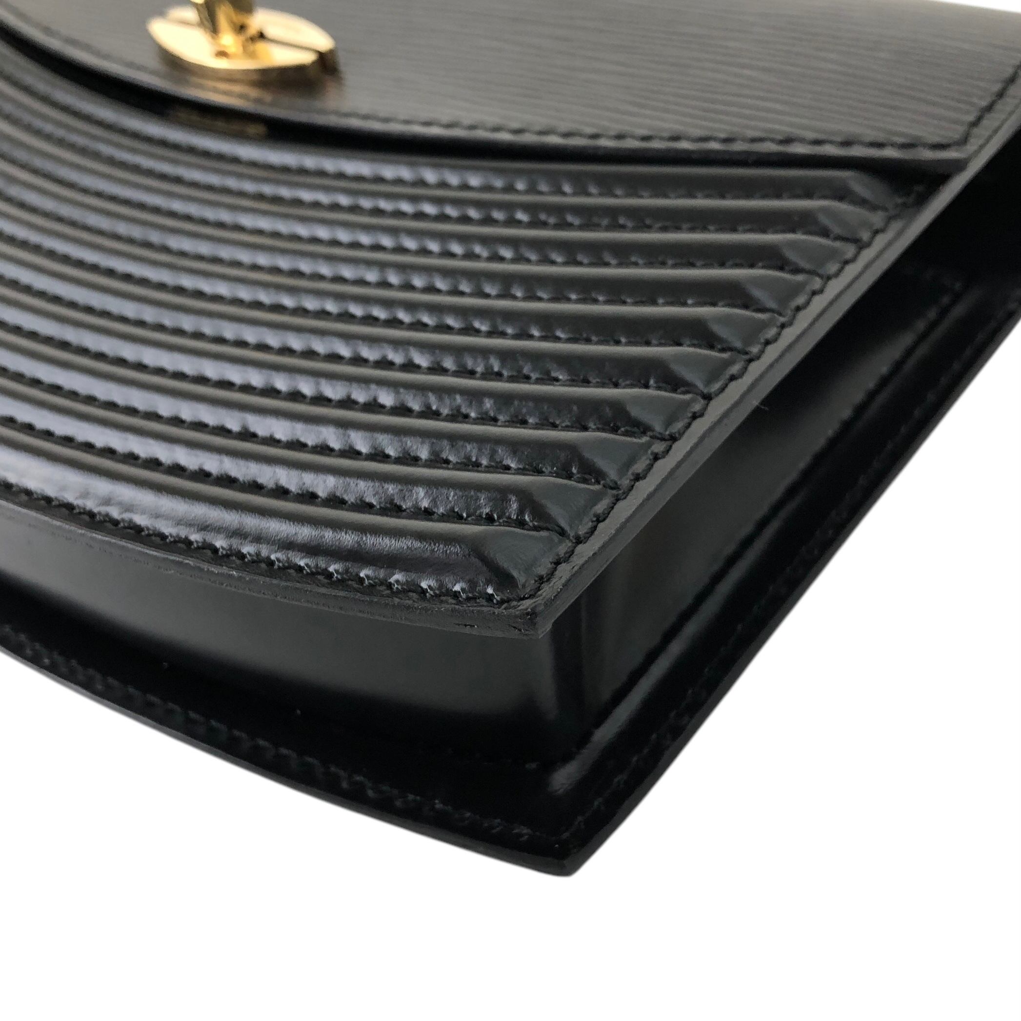 LOUIS VUITTON ルイヴィトン エピ ショルダーバッグ ブラック LOUIS VUITTON ルイヴィトン エピ ショルダーバッグ ブラック