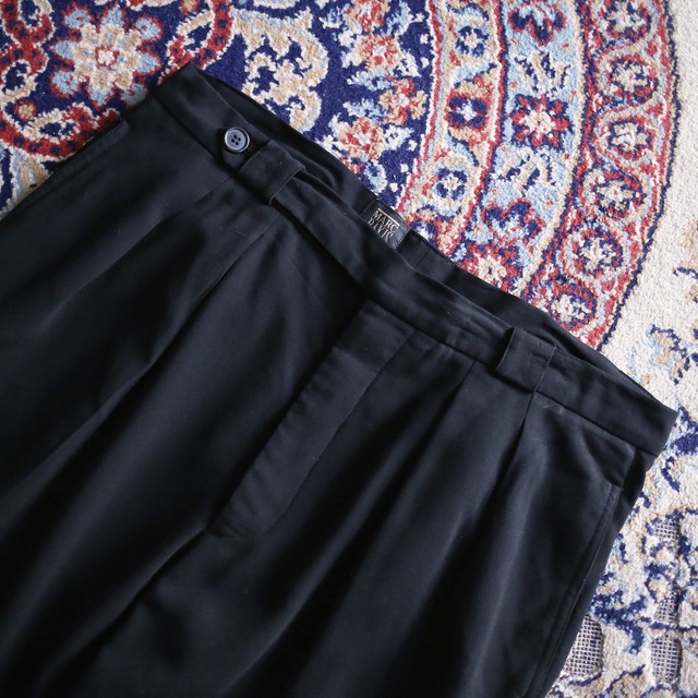 2-tuck tapered silhouette black wide wool slacks