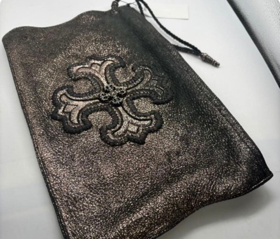 CHROME HEARTS クロムハーツ メタリックブラック クラッチバッグ
