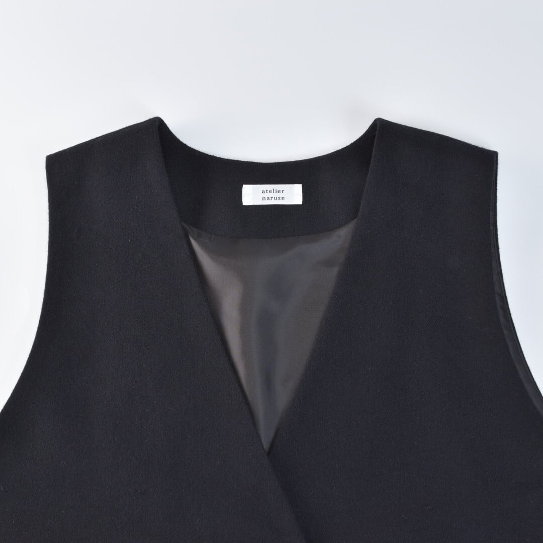 atelier naruse アトリエナルセ コットンウールヘリンボーン・ジャンパースカート・ブラック 人気のアイテムがリデザインされて秋冬仕様で発売になりました。