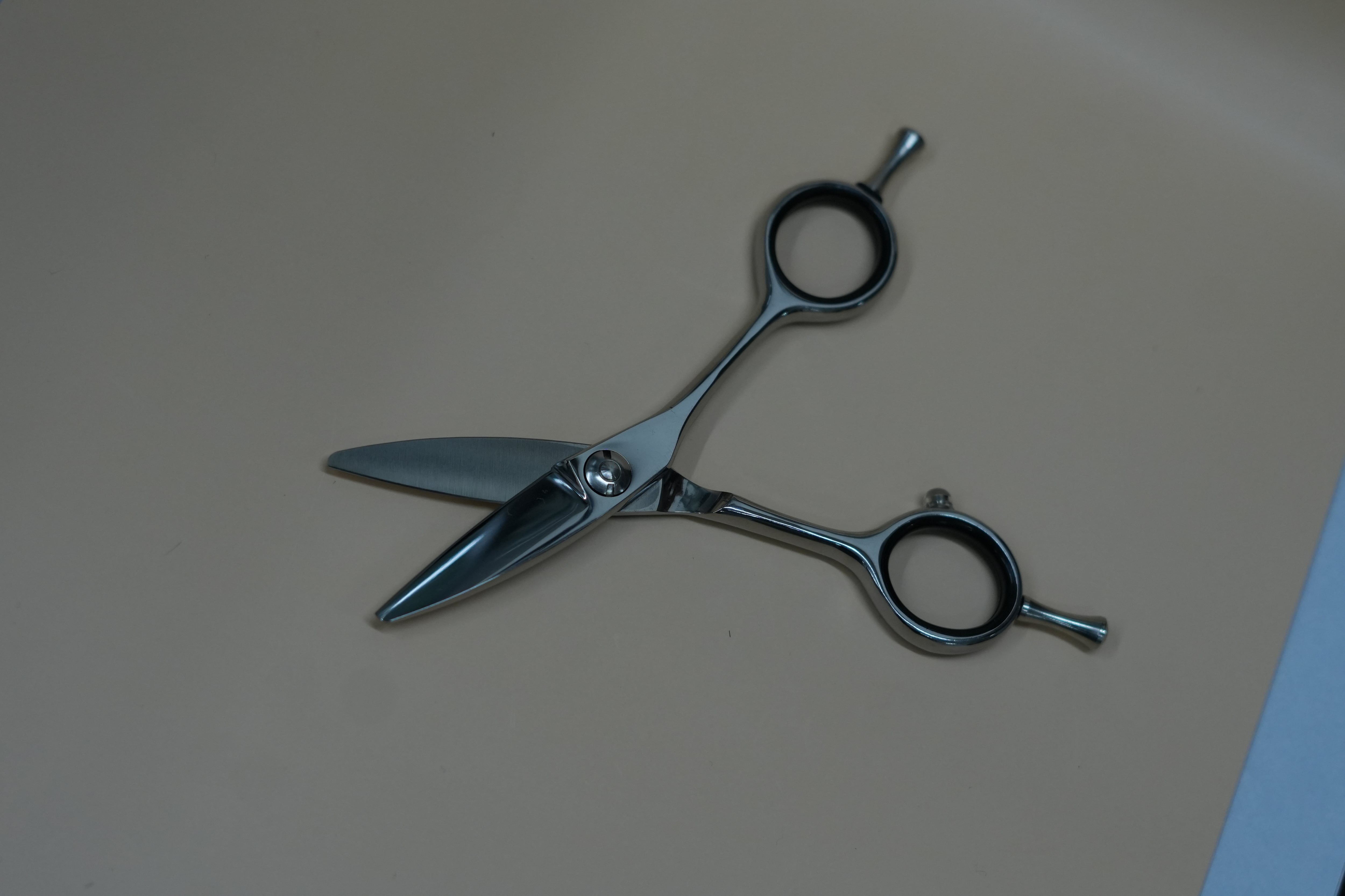 Ban's BarBer cluB