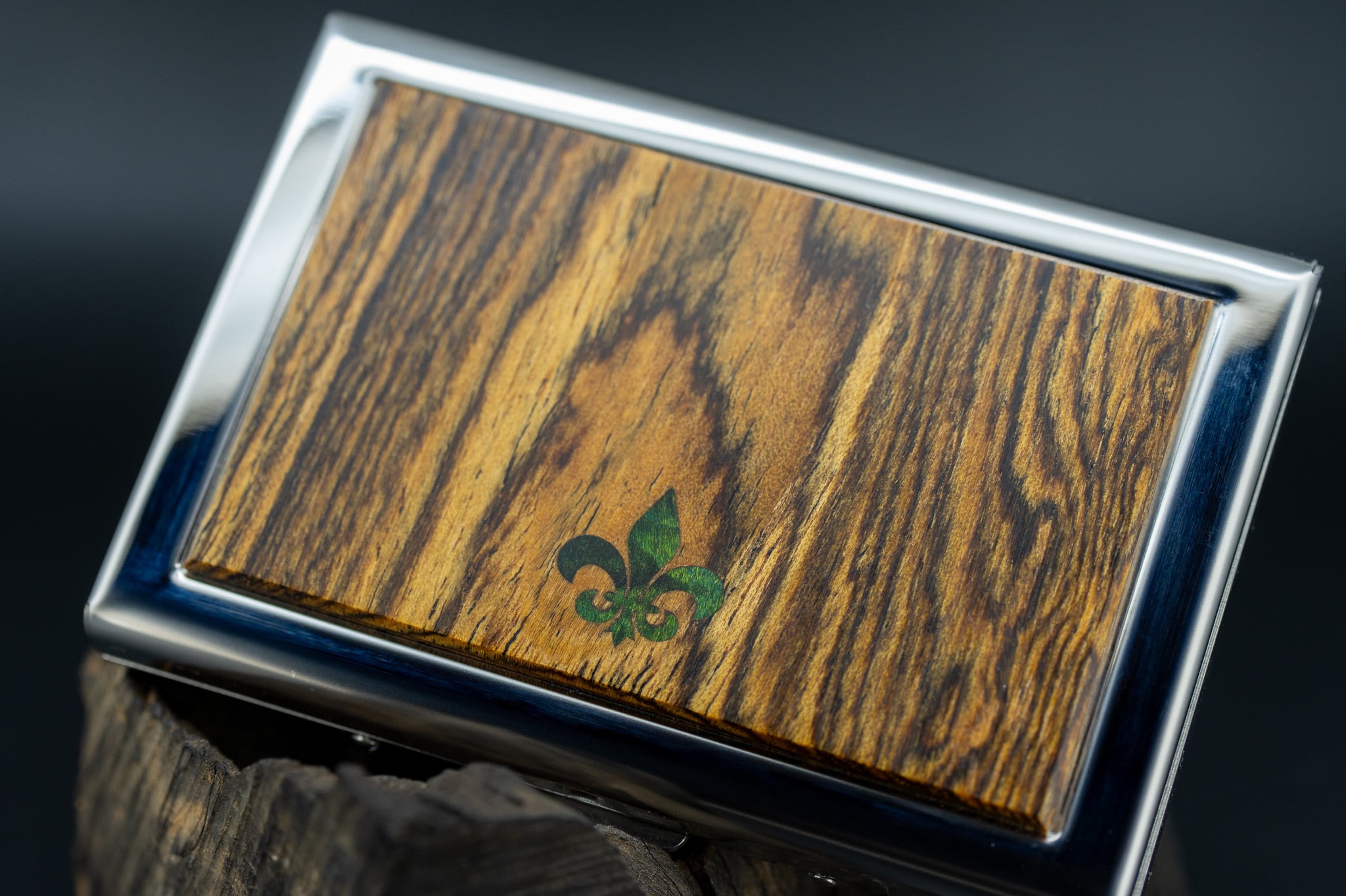 ※【黄王檀】リオグランデパリサンダー カードケース silver フルールドリス