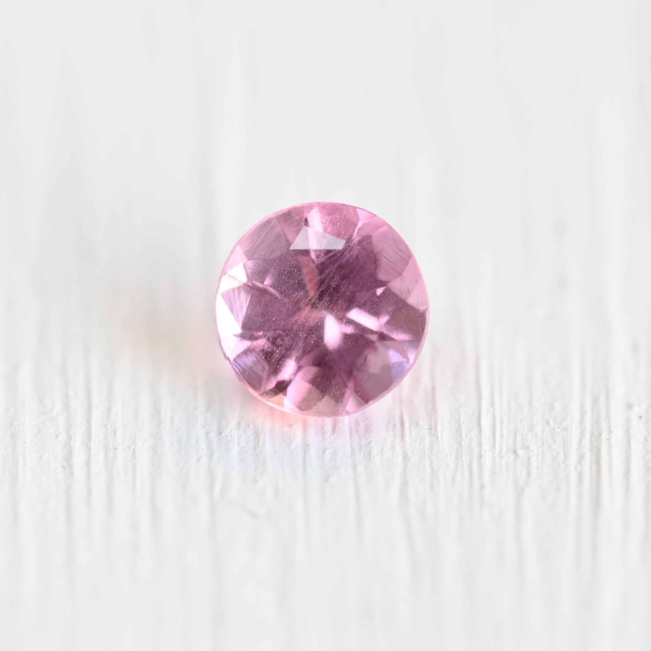 可憐な桜色 ピンクスピネル 0.13ct ラウンドカット【B】 | ジェムと