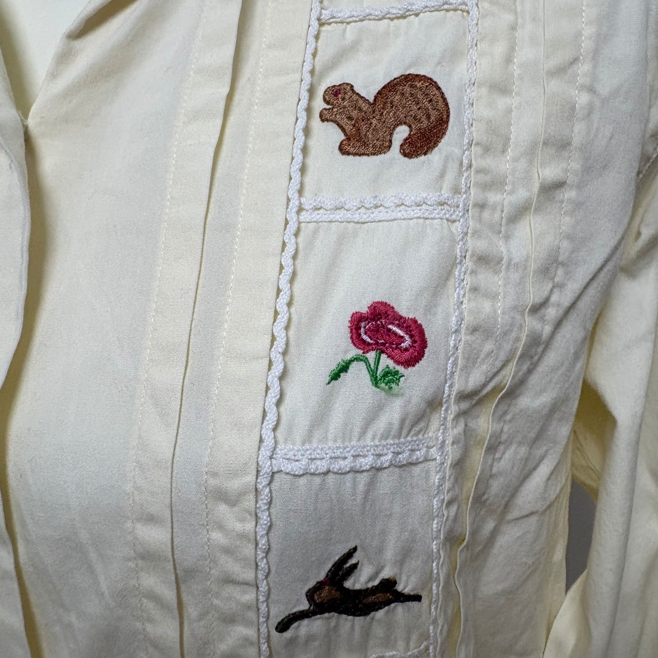 イタリア製 STEFANEL 刺繍　レースシャツ リス 花 動物