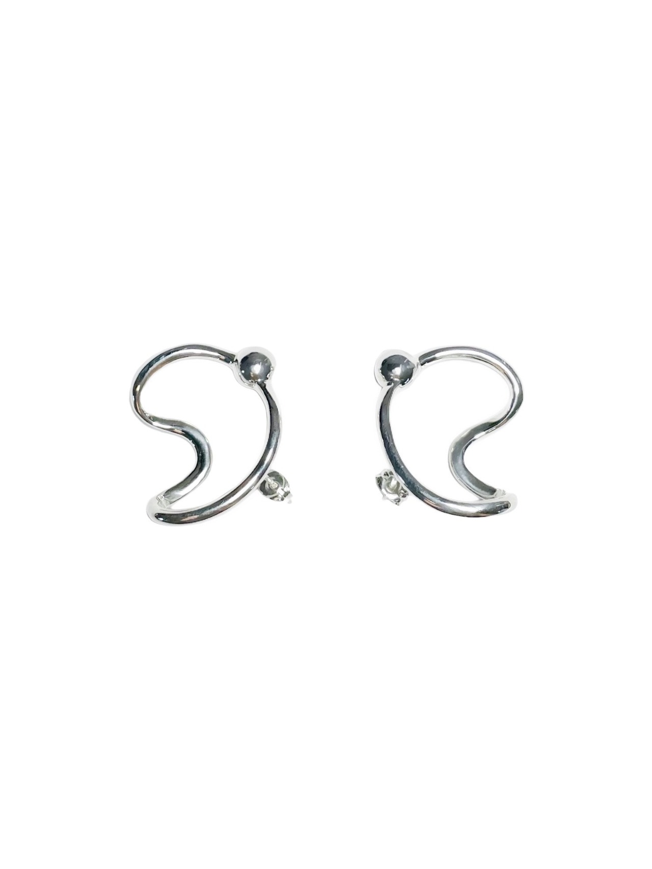 #023 (embrace earrings)　※SINGLE silver925 earring