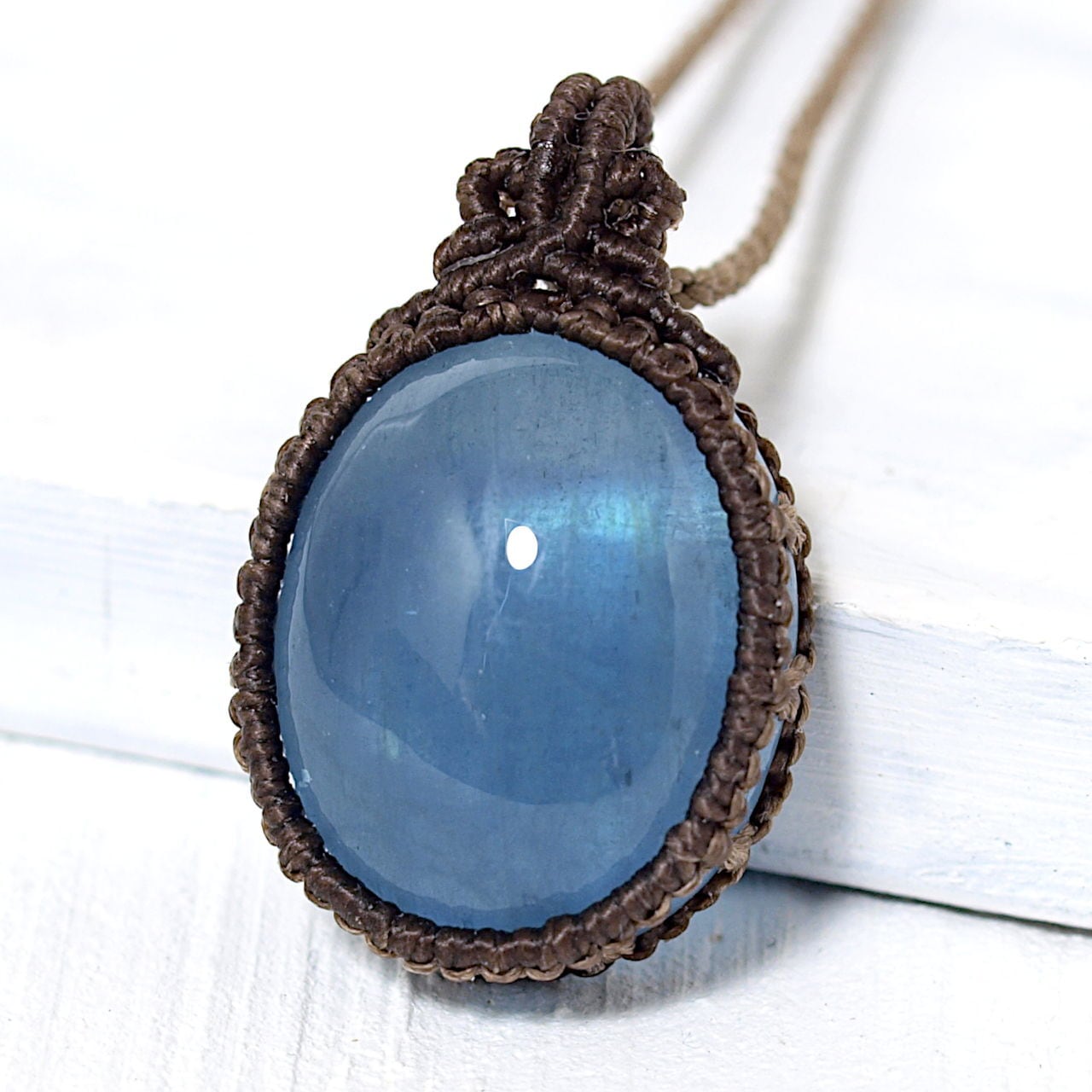 一点物】ディープブルーアクアマリンのオーバルルースを包んだマクラメ