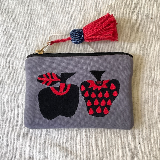 CHIZURI 刺繍フラットポーチ（フルーツ）
