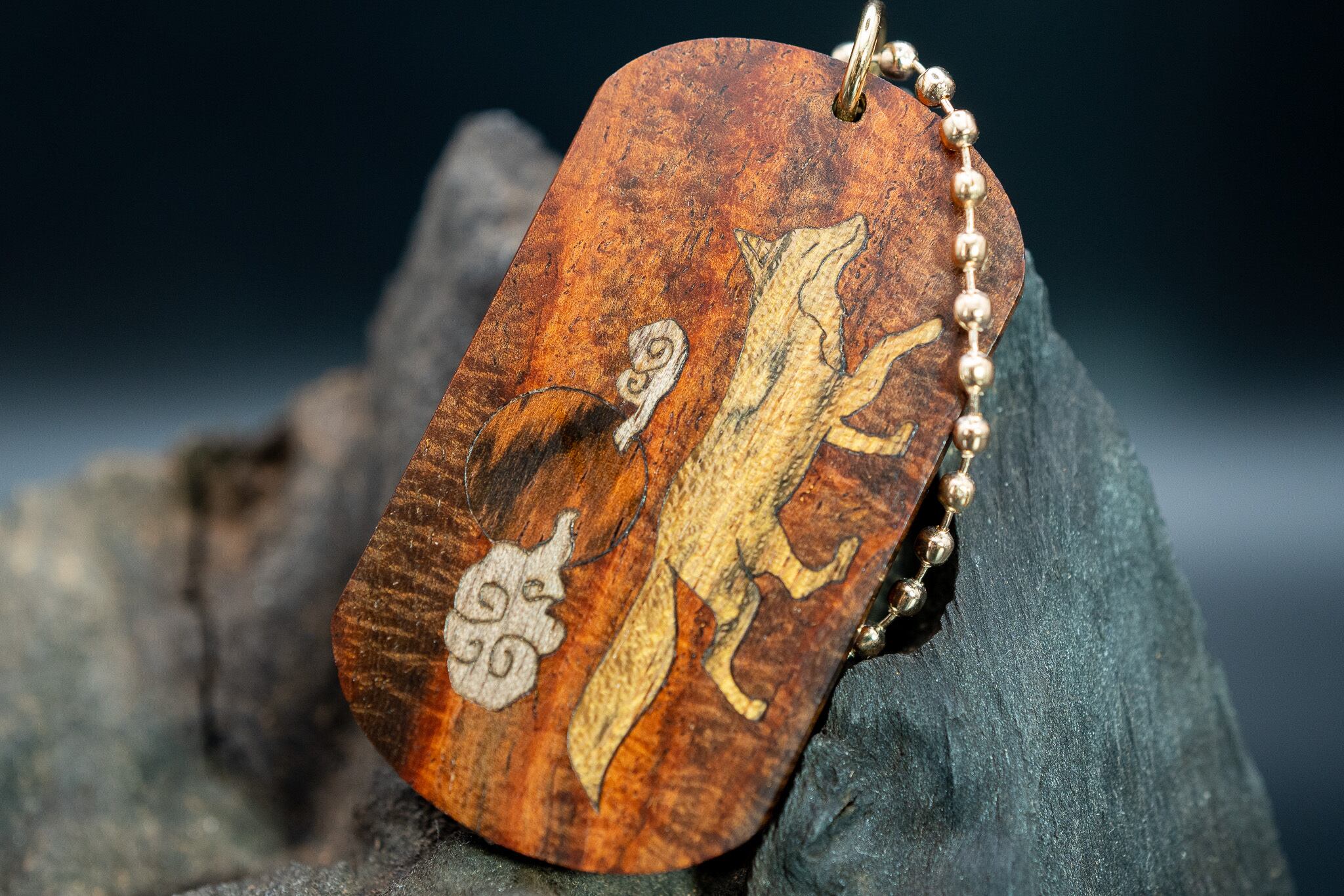 【21世紀最高峰の材】サイアミーズローズウッド マイクロカーリー ドッグタグ 象嵌 十五夜きつね