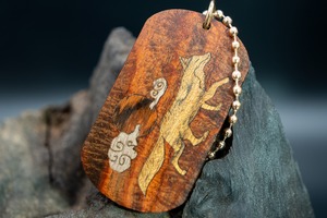 【21世紀最高峰の材】サイアミーズローズウッド マイクロカーリー ドッグタグ 象嵌 十五夜きつね