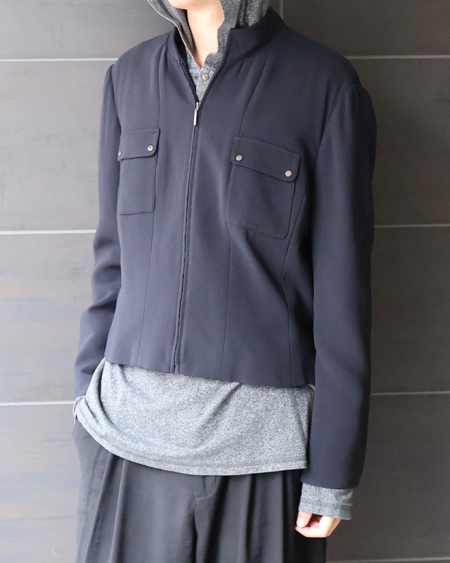 Short-length zip-up blouson