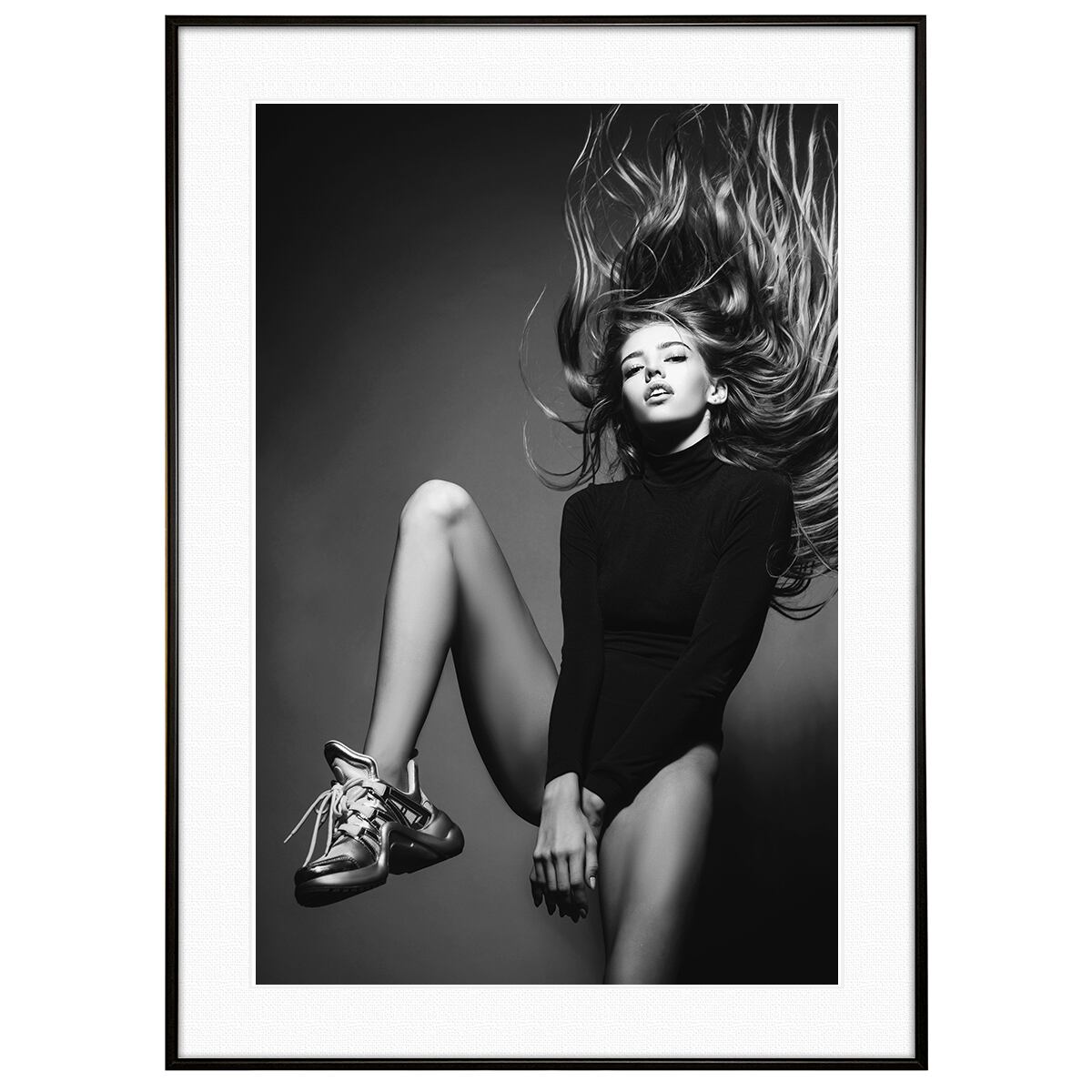 人物写真 黒いボディスーツを着た女性 インテリアアート モノクロポスター額装 AS3164