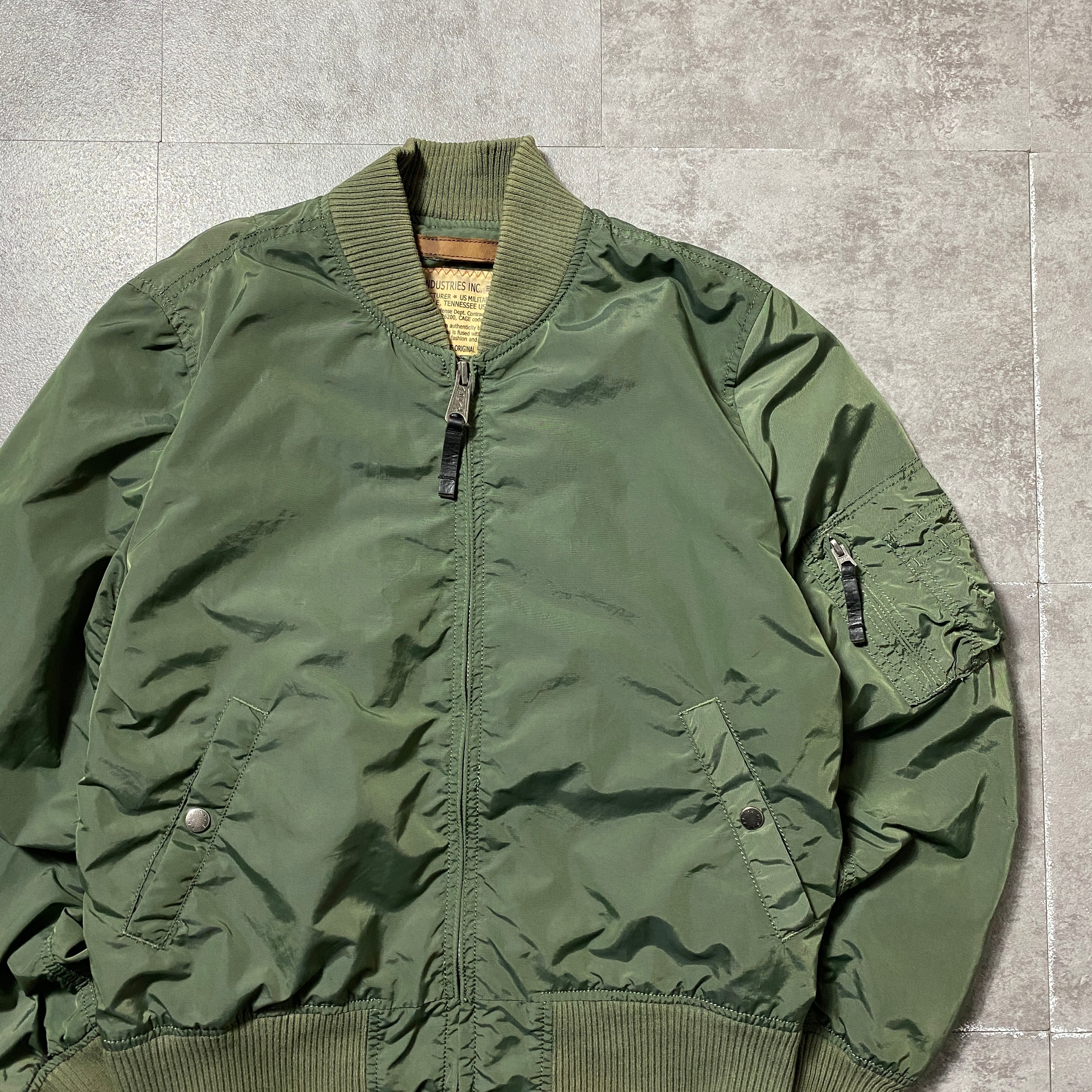 ALPHA INDUSTRIES アルファインダストリーズ カーキグリーン