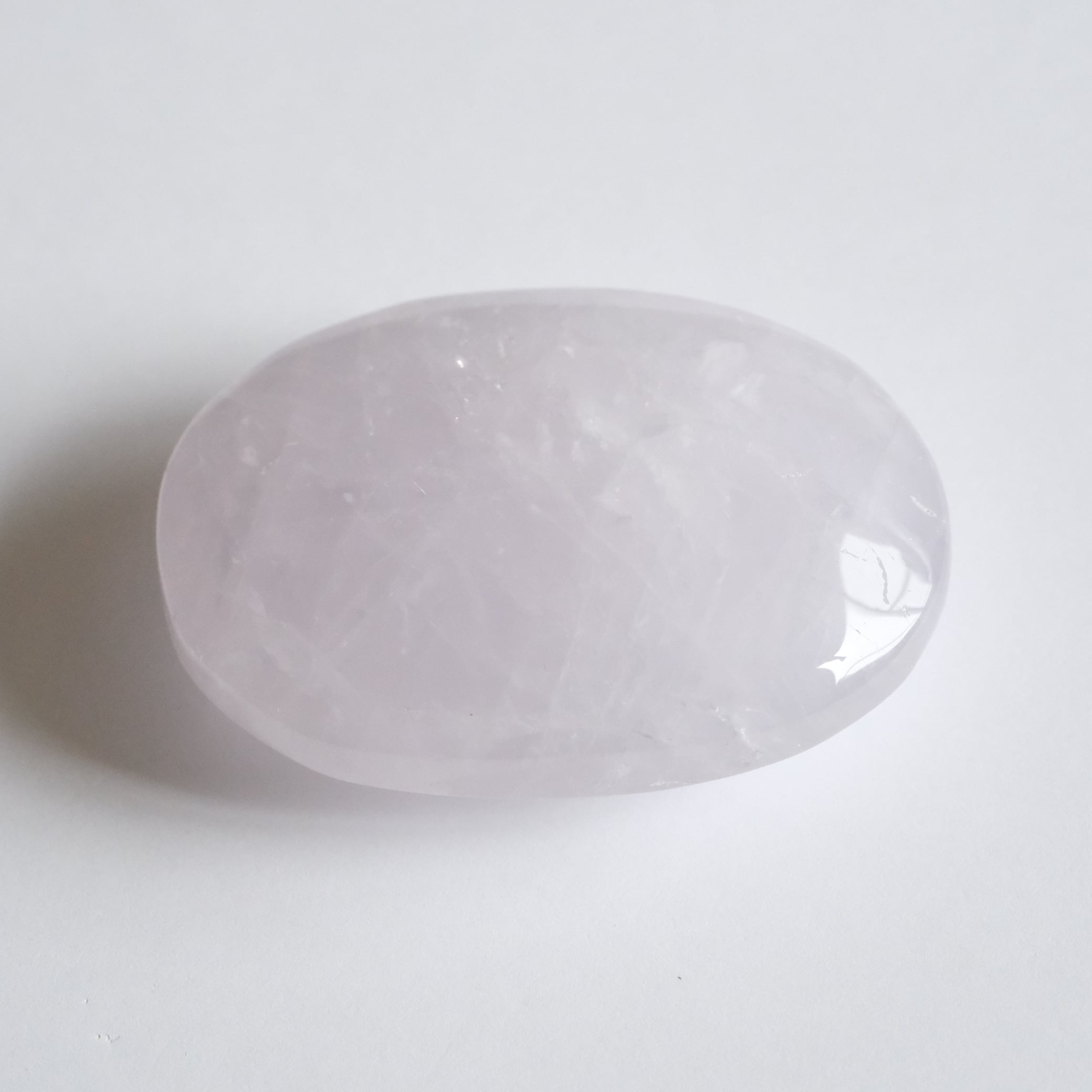 ペリウィンクルクォーツの握り石 〇 ツルニチソウ水晶 | ふれる ペリウィンクルクォーツの握り石 〇 ツルニチソウ水晶 | ふれる