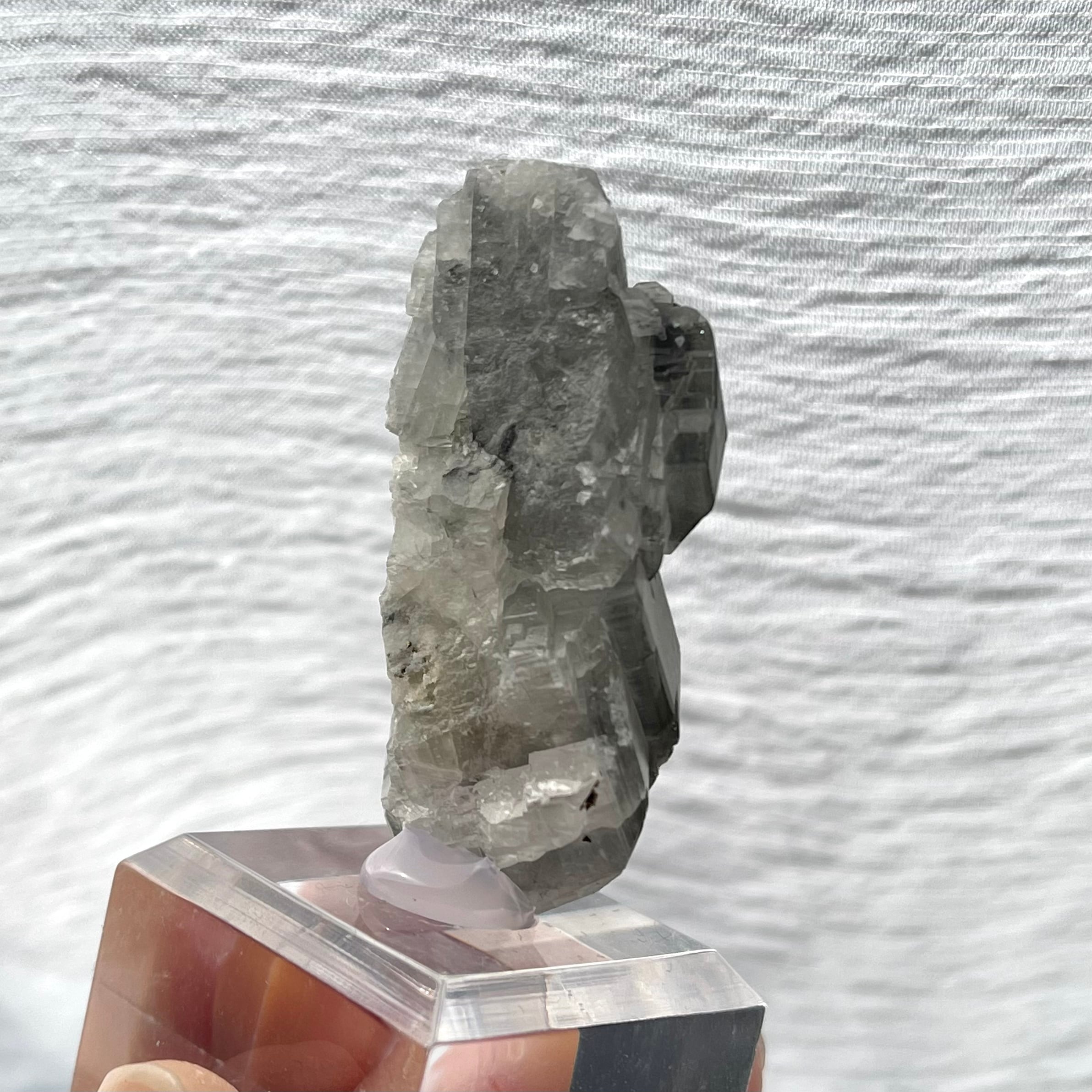 キャルコパイライト / カルサイト【Chalcopyrite on Calcite】ドイツ産