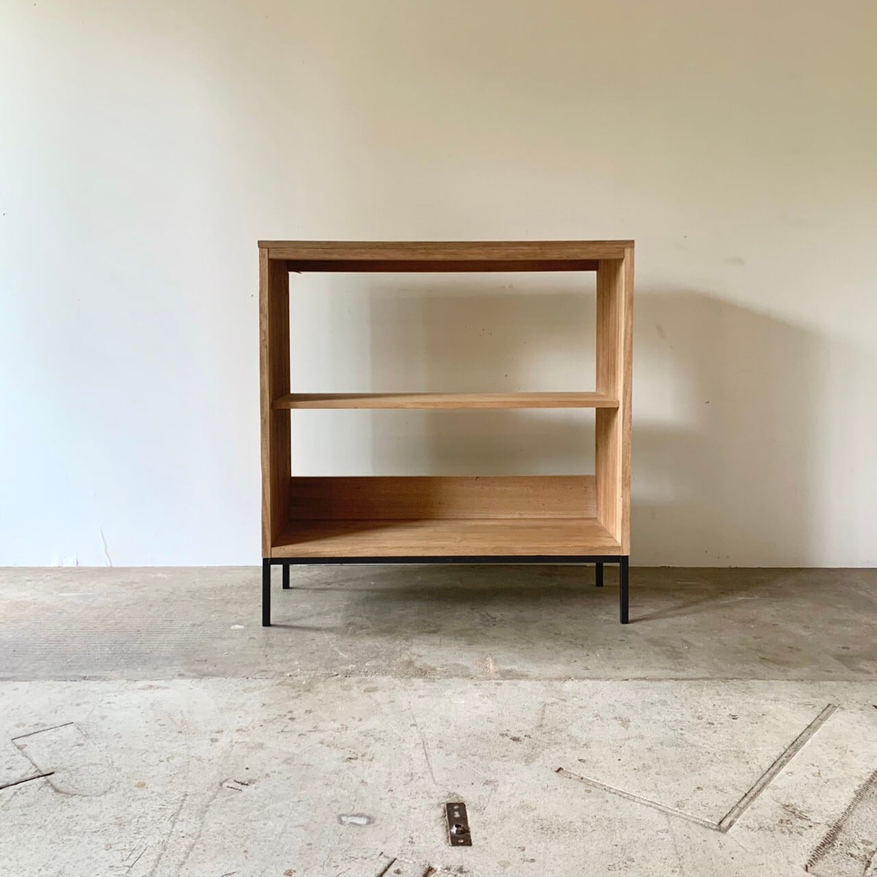 鉄脚の棚　ディスプレイ棚　古家具　0539