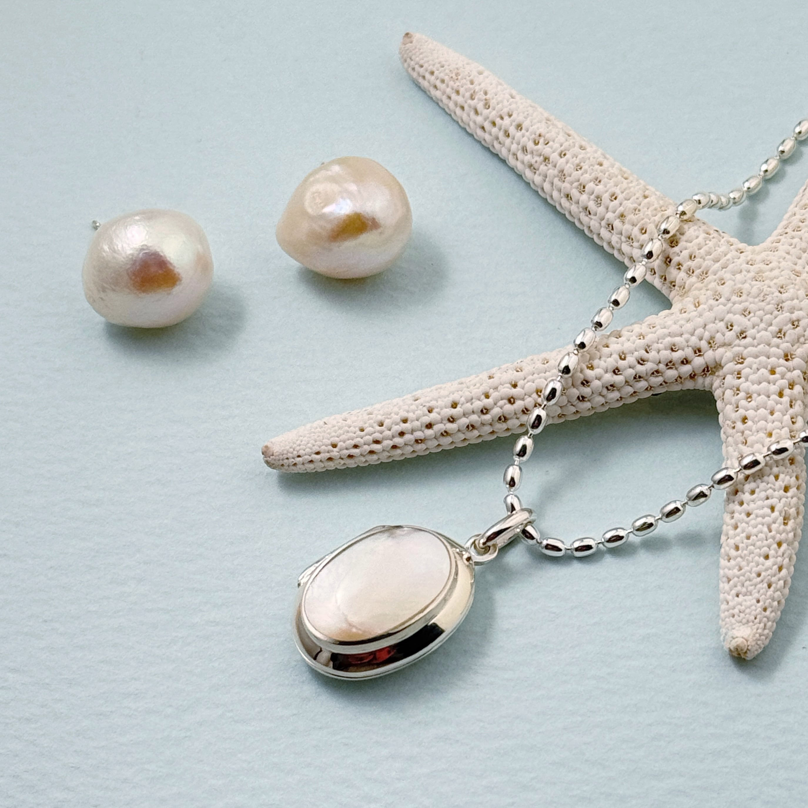 再入荷】白蝶貝 オーバル ロケット ペンダント Sサイズ （チェーン