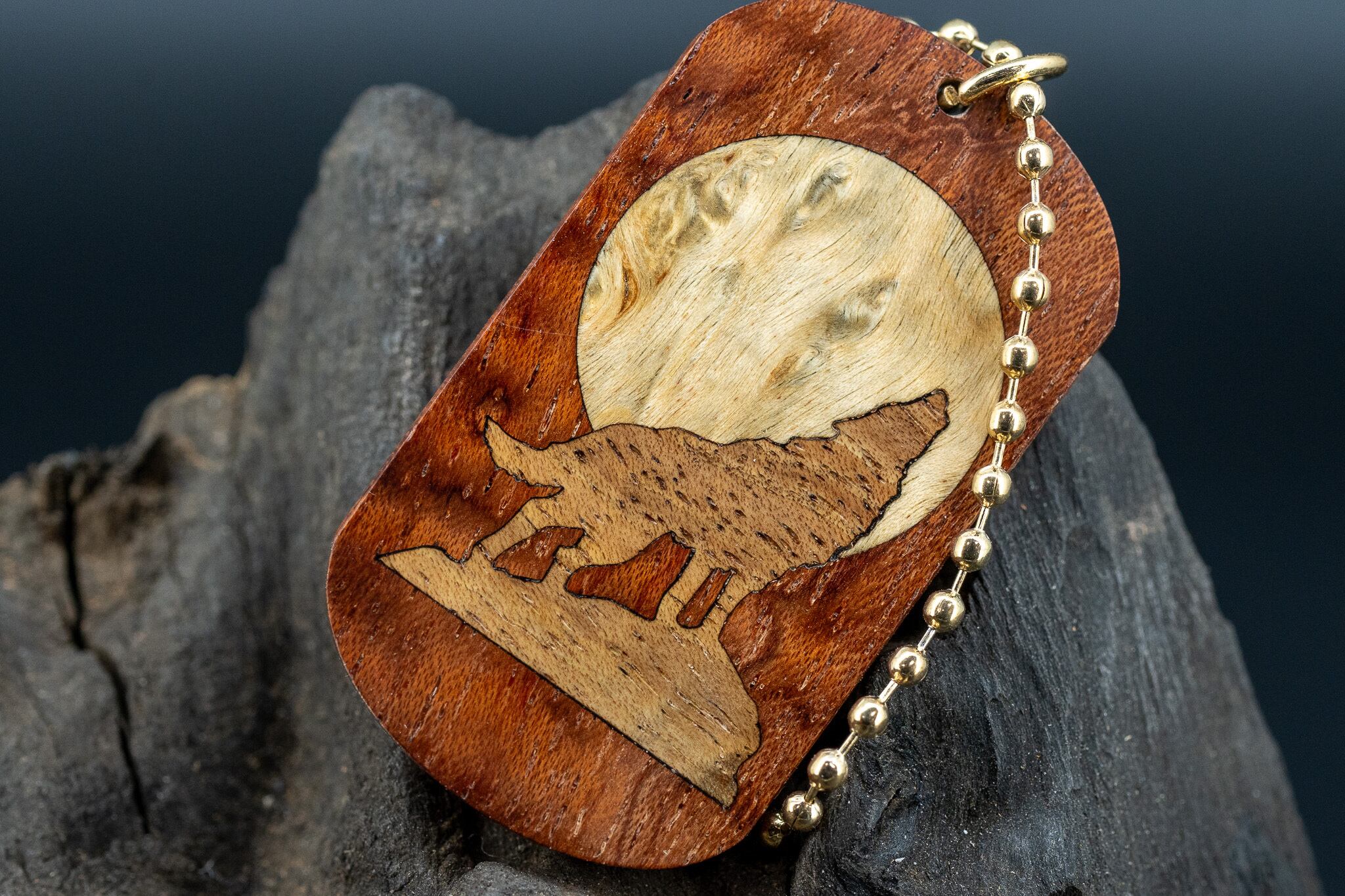 ※【アフリカの神宿る木】ブビンガ ドッグタグ 象嵌 月と狼