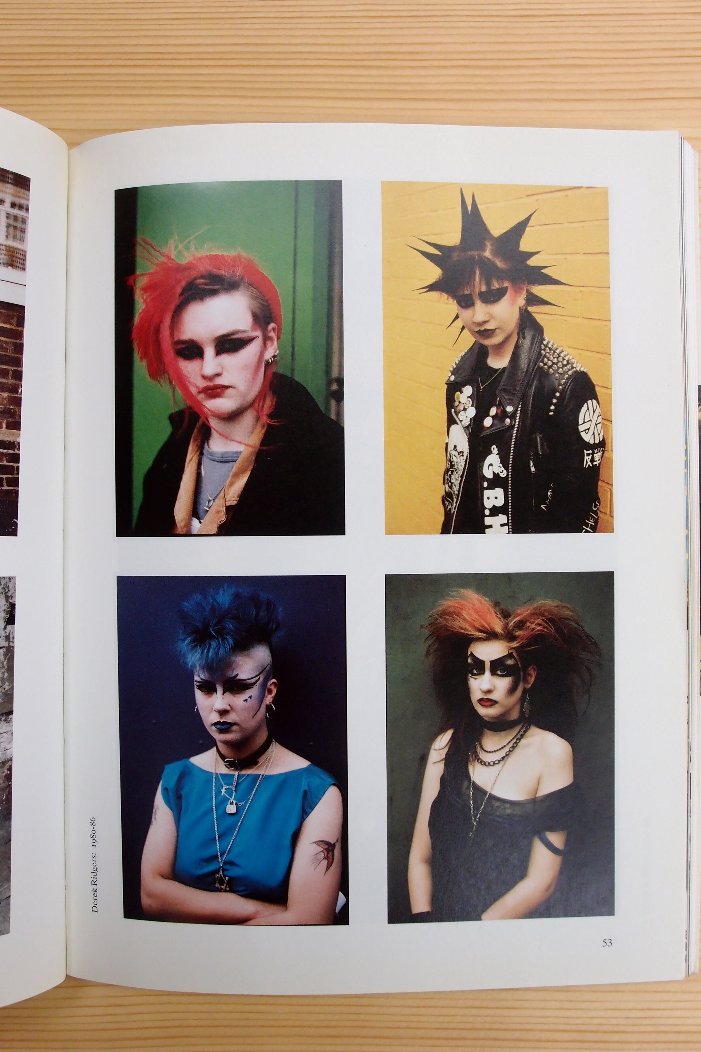 3639 Look at Me: Fashion and Photography in Britain 1960-1997 | 帽子堂